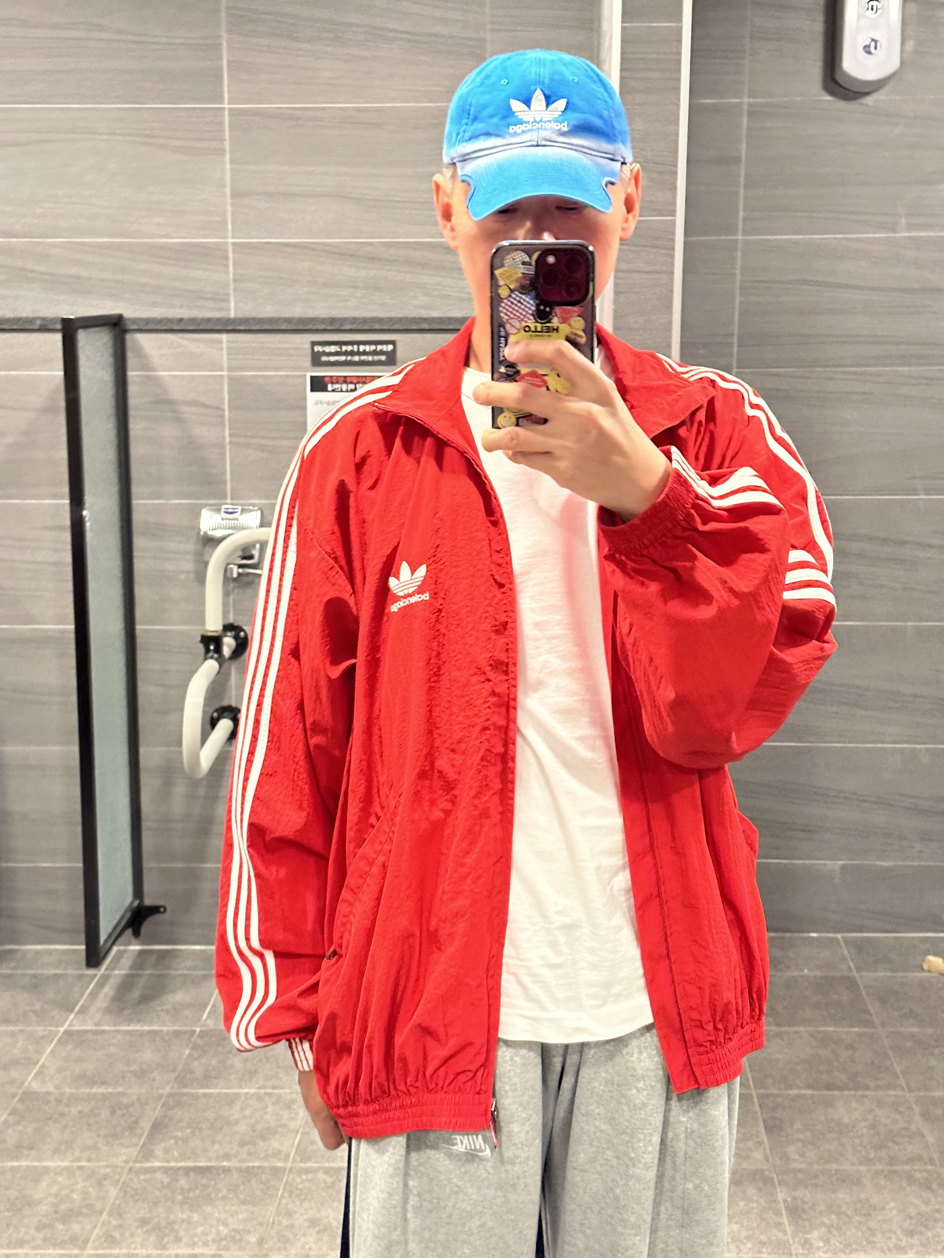 Balenciaga x Adidas Cap Blue 착용 스타일