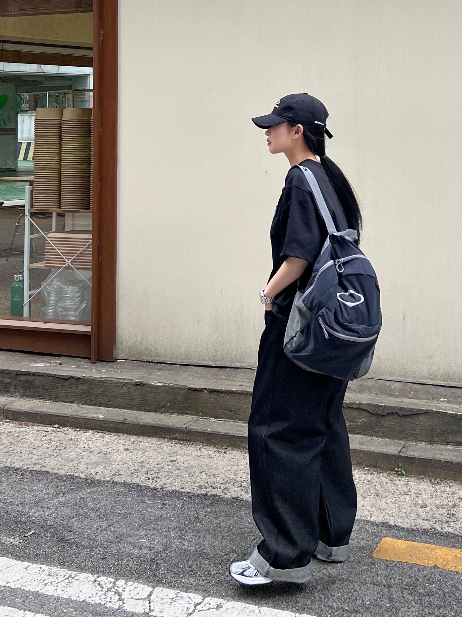 Ader Error Sig; TRS/BL Tag T-Shirt 01 Black, Mischief Rhombus Light Weight Backpack Black - The Hyundai Seoul Exclusive 착용 스타일 - 1