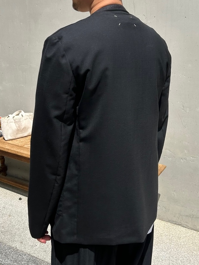 Maison Mihara Yasuhiro Wayne OG Sole Leather Low-top Sneakers White, Homme Plisse Issey Miyake Basics Pants Black 착용 스타일 - 4