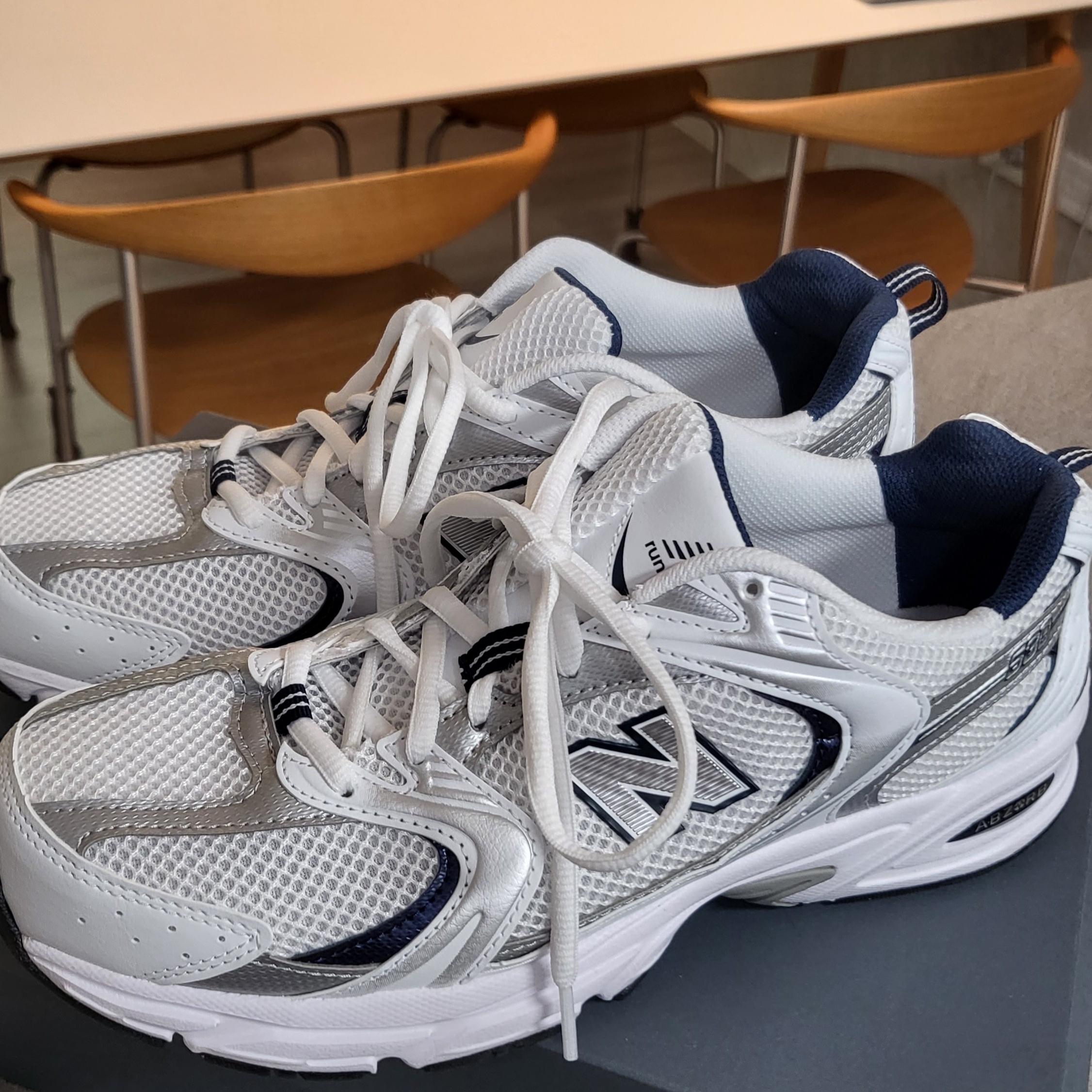 New Balance 530 White 착용 스타일 - 2