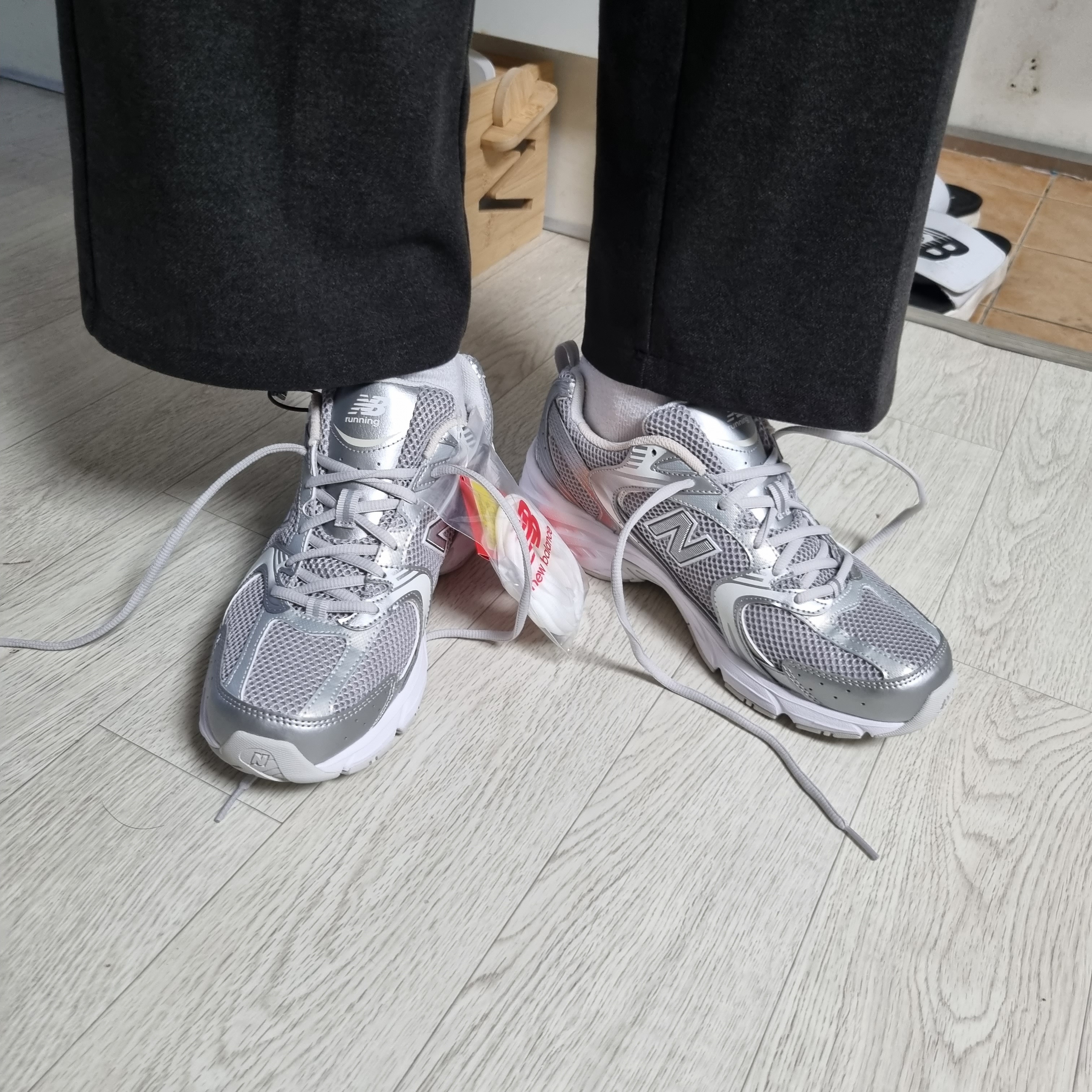 New Balance 530 Silver Grey 착용 스타일