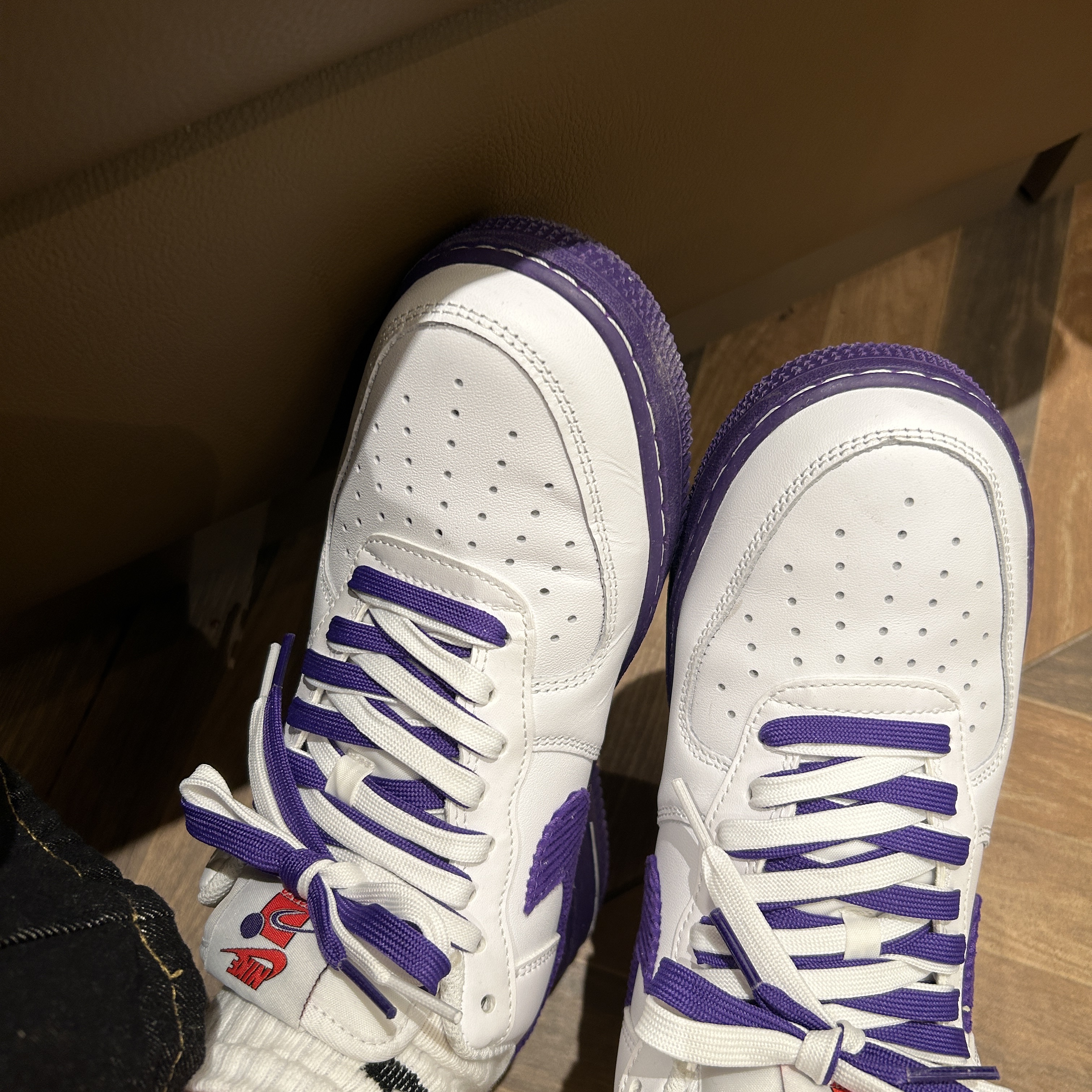 Nike Air Force 1 '07 LV8 EMB White and Court Purple 착용 스타일