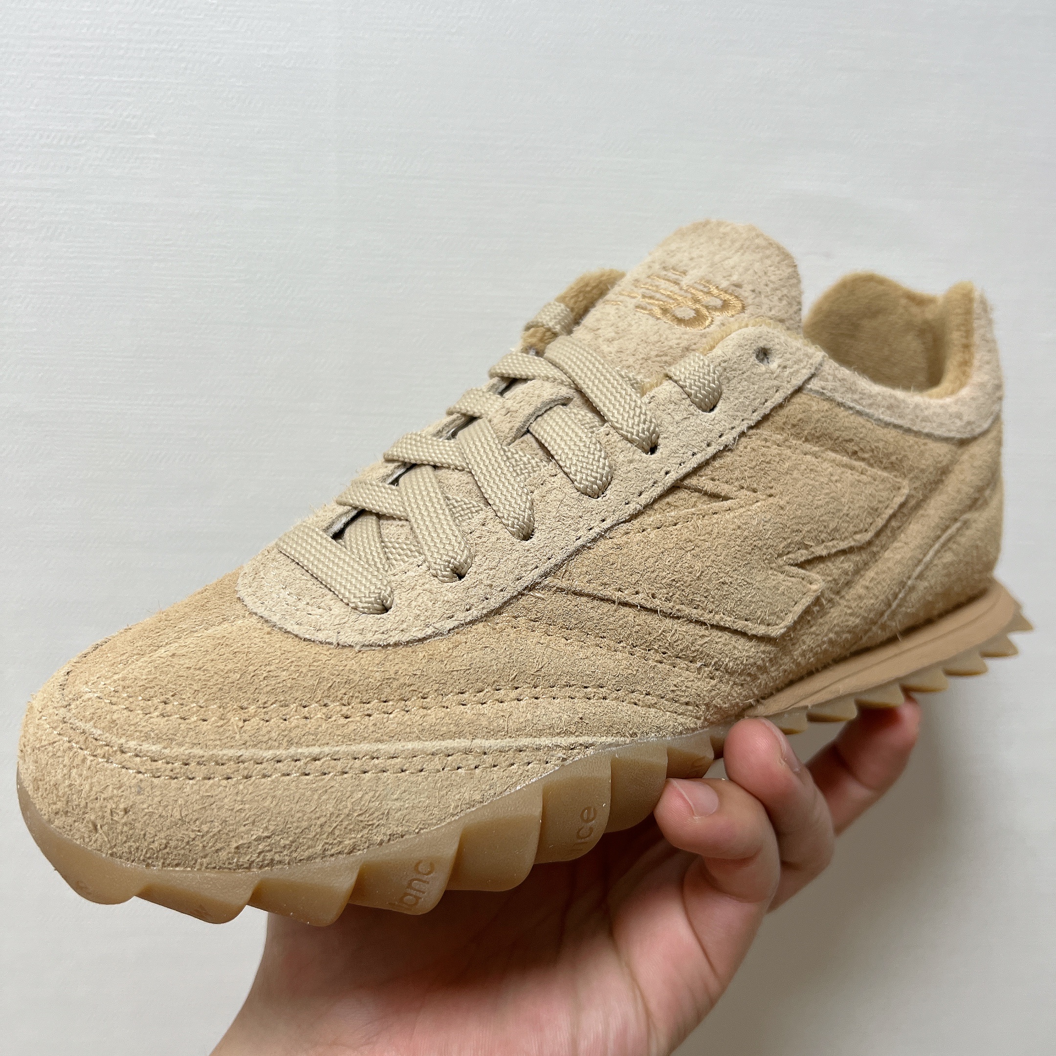 New Balance x Auralee RC30 Tan Orange 착용 스타일 - 1