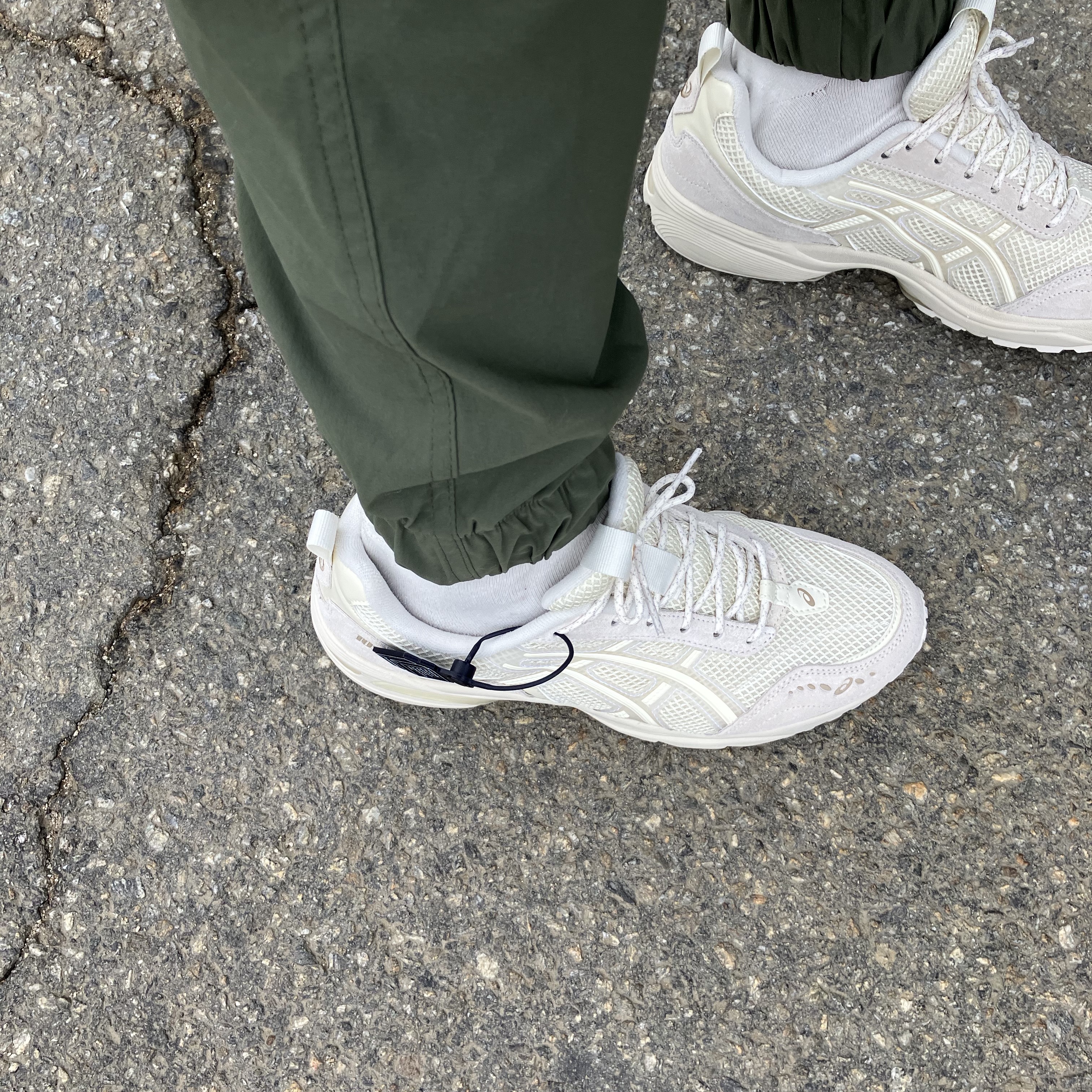 Asics Gel-1090 V2 Cream 착용 스타일 - 2