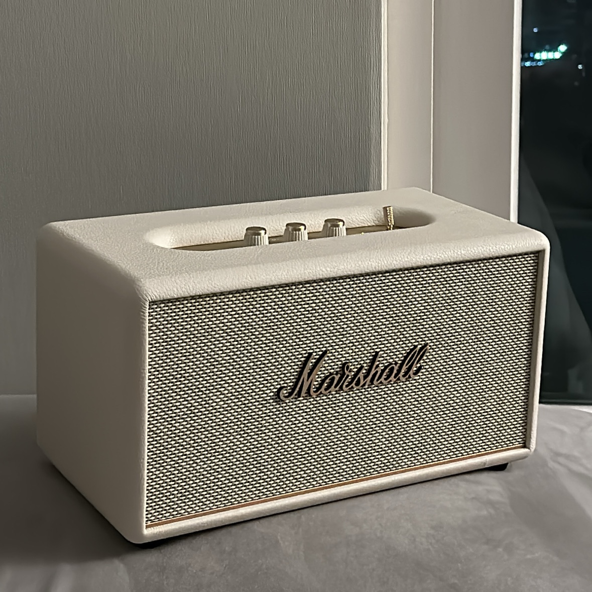 Marshall Stanmore III Bluetooth Cream (Korean Ver.) 착용 스타일