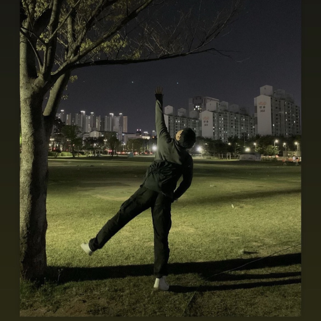 [KREAM 단독] AOP Hommage Of New Order Long Sleeve Dyeing Grey, Nike Air Force 1 Mid '07 White 착용 스타일
