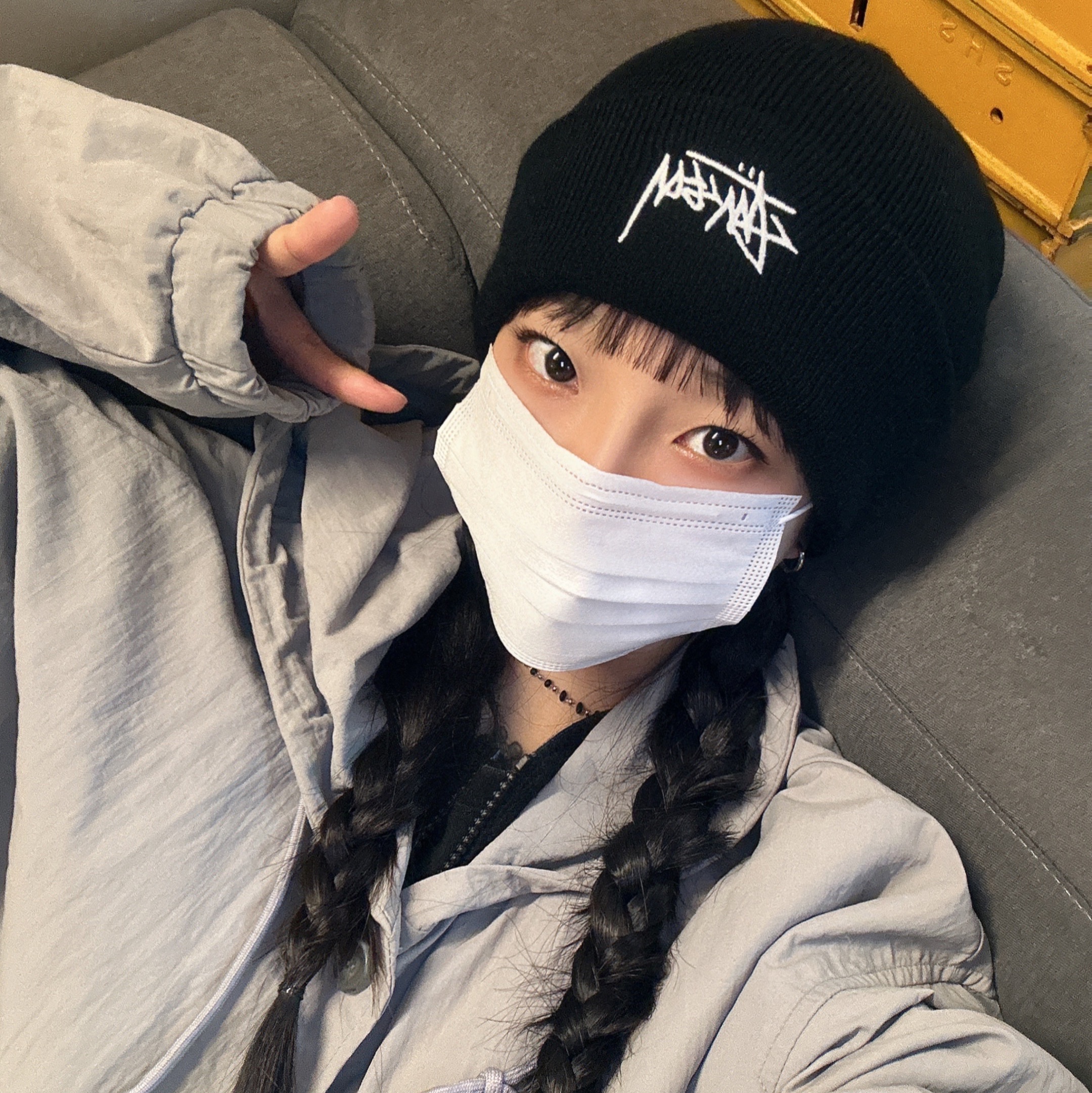 Stussy Stock Cuff Beanie Black 착용 스타일
