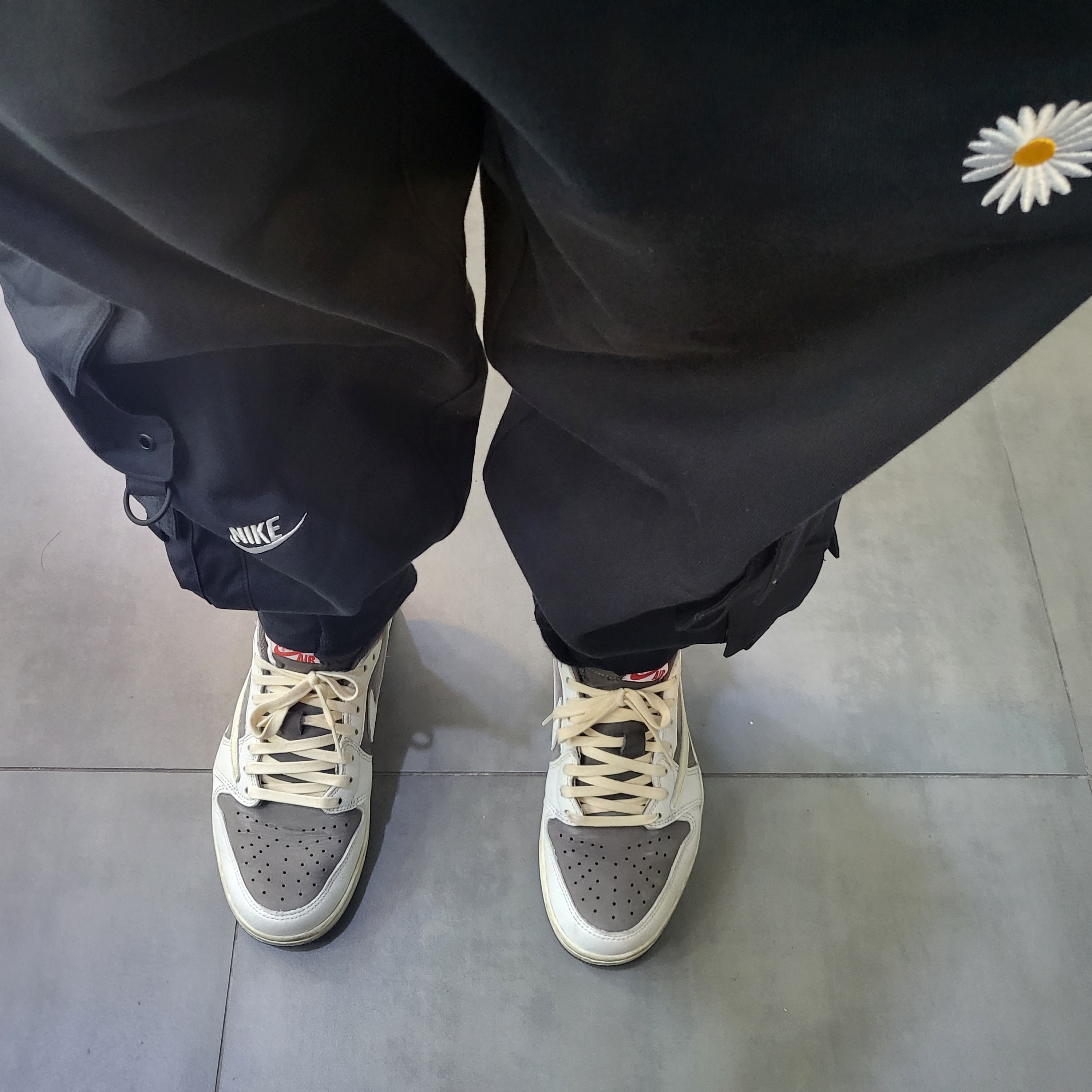 Nike x Peaceminusone Wide Pants Black (DR0096-010), Jordan 1 x Travis Scott Retro Low OG SP Sail and Ridgerock 착용 스타일