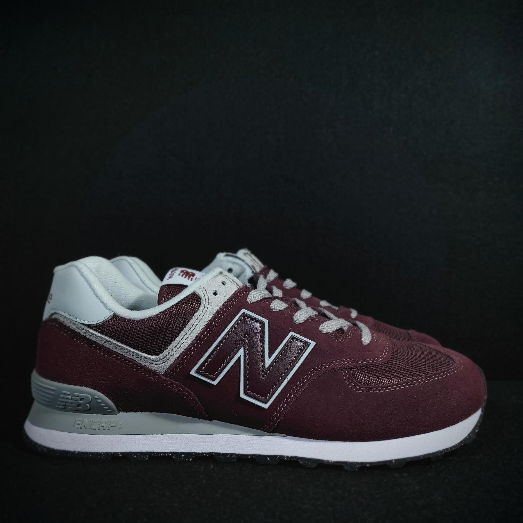 New Balance 574 Burgundy - D Standard 착용 스타일 - 4
