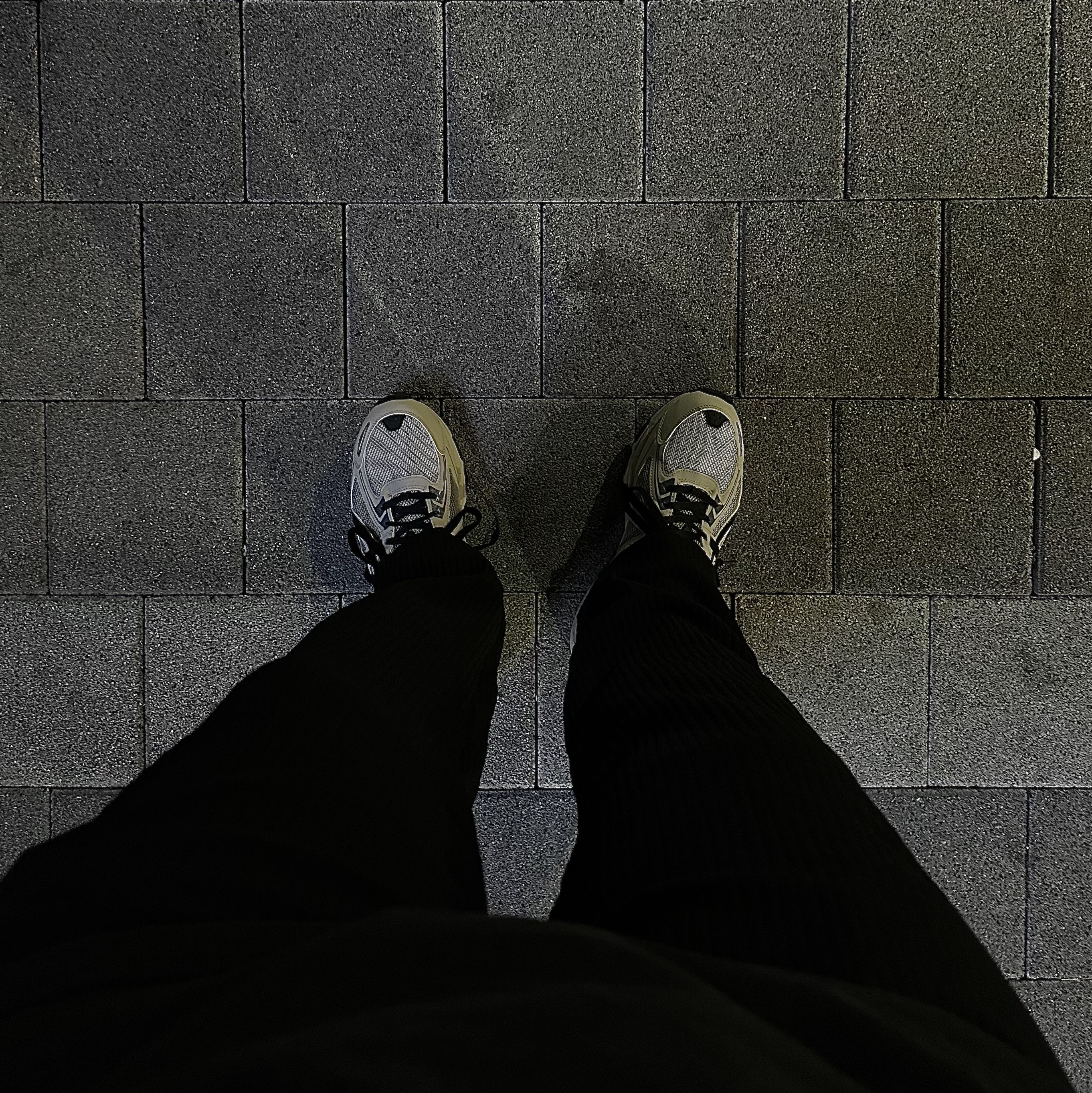 Asics Gel-Venture 6 Feather Grey Black 착용 스타일
