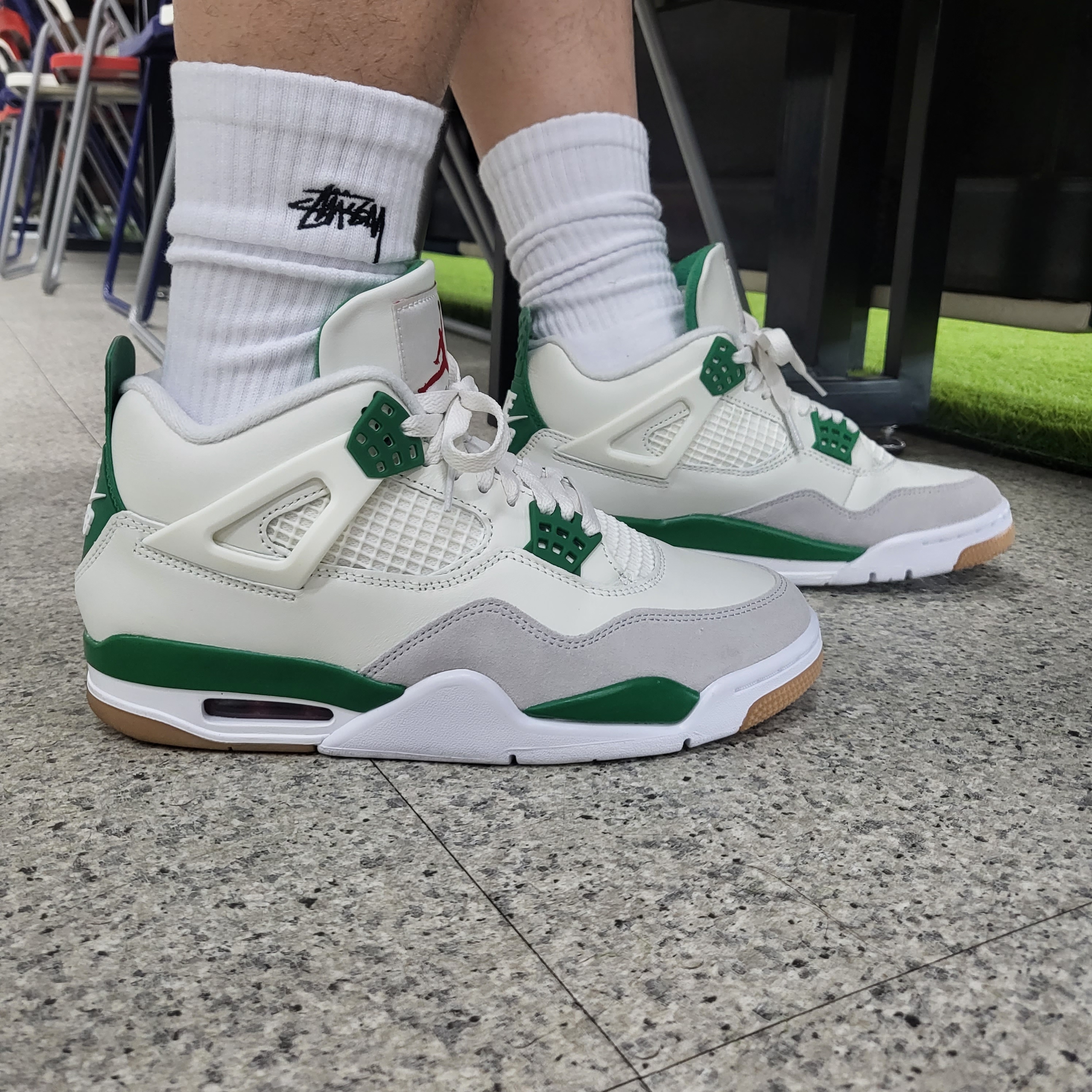 Jordan 4 x Nike SB Retro SP Pine Green, Stussy Small Stock Crew Socks White (3 Pack) 착용 스타일 - 2