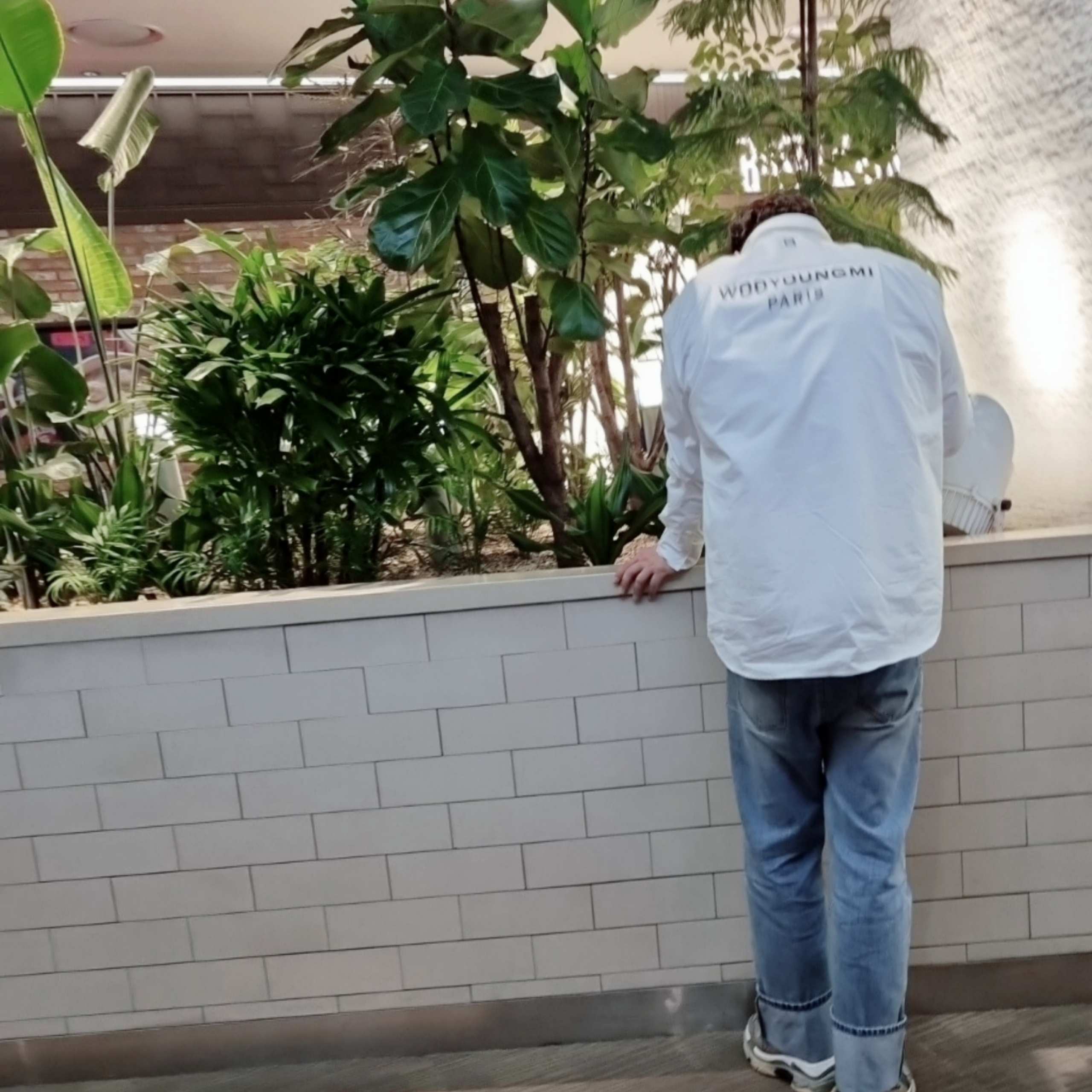 Wooyoungmi Cotton Back Logo Shirt White - 23SS, Balenciaga Triple S Grey 2018 착용 스타일