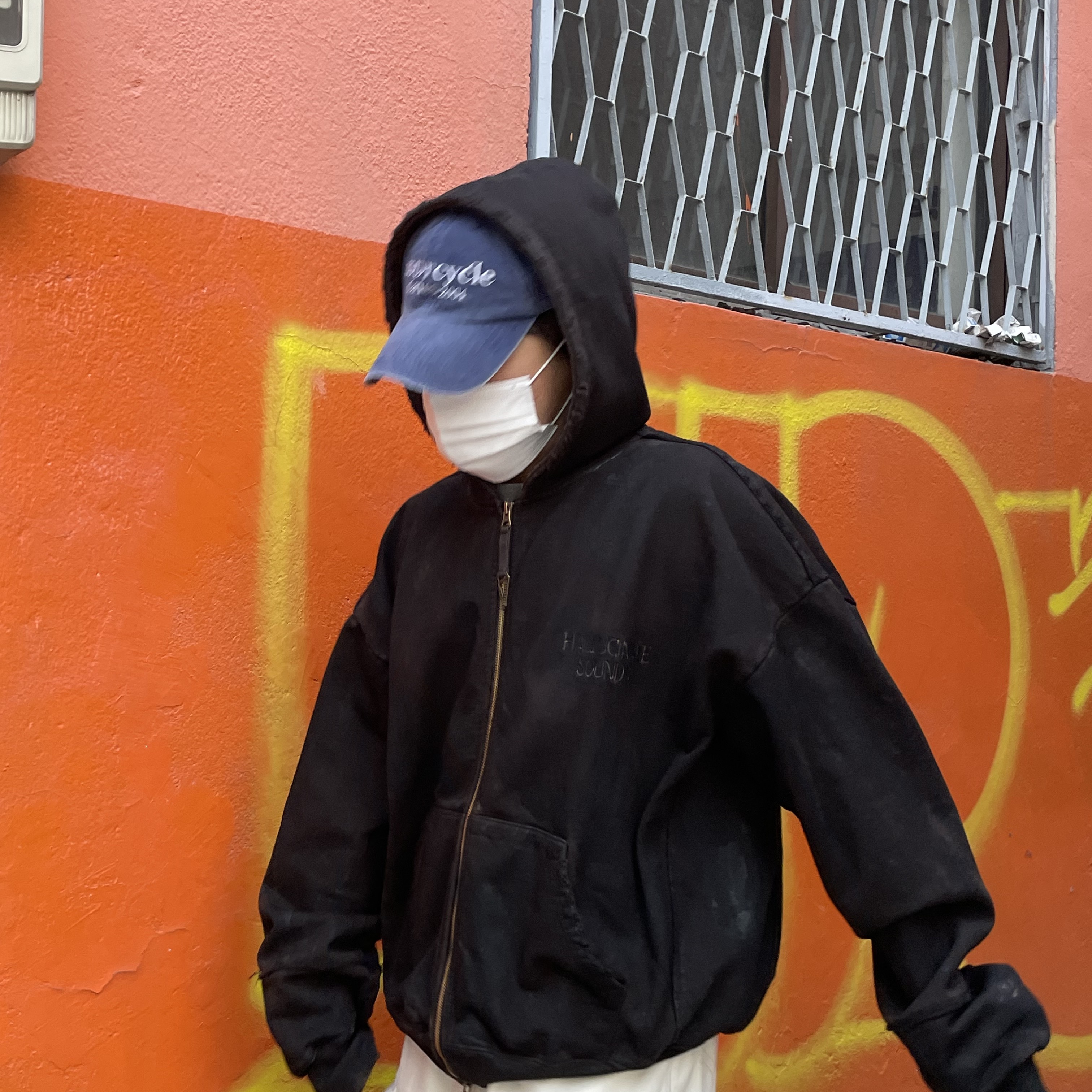 Undermycar Soundwave Dirty Coated Hood Zip-Up Black Oil - 23SS 착용 스타일 - 2