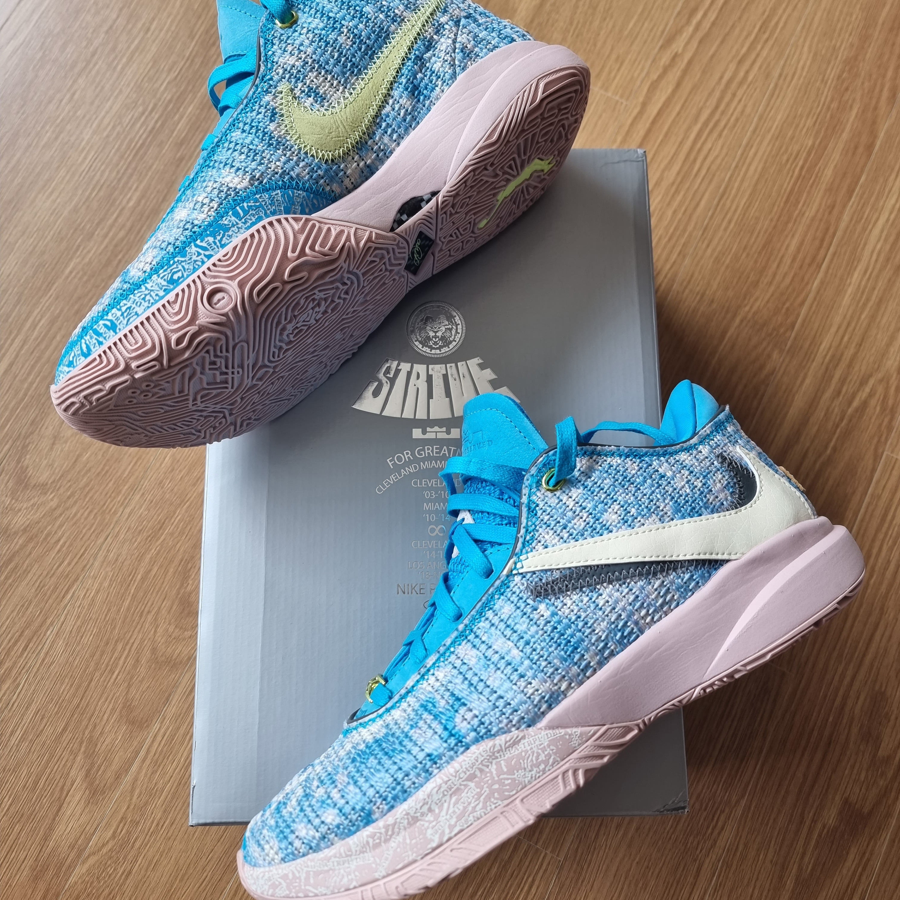 Nike LeBron XX ASW Blue Lightning Coconut Milk 착용 스타일 - 3