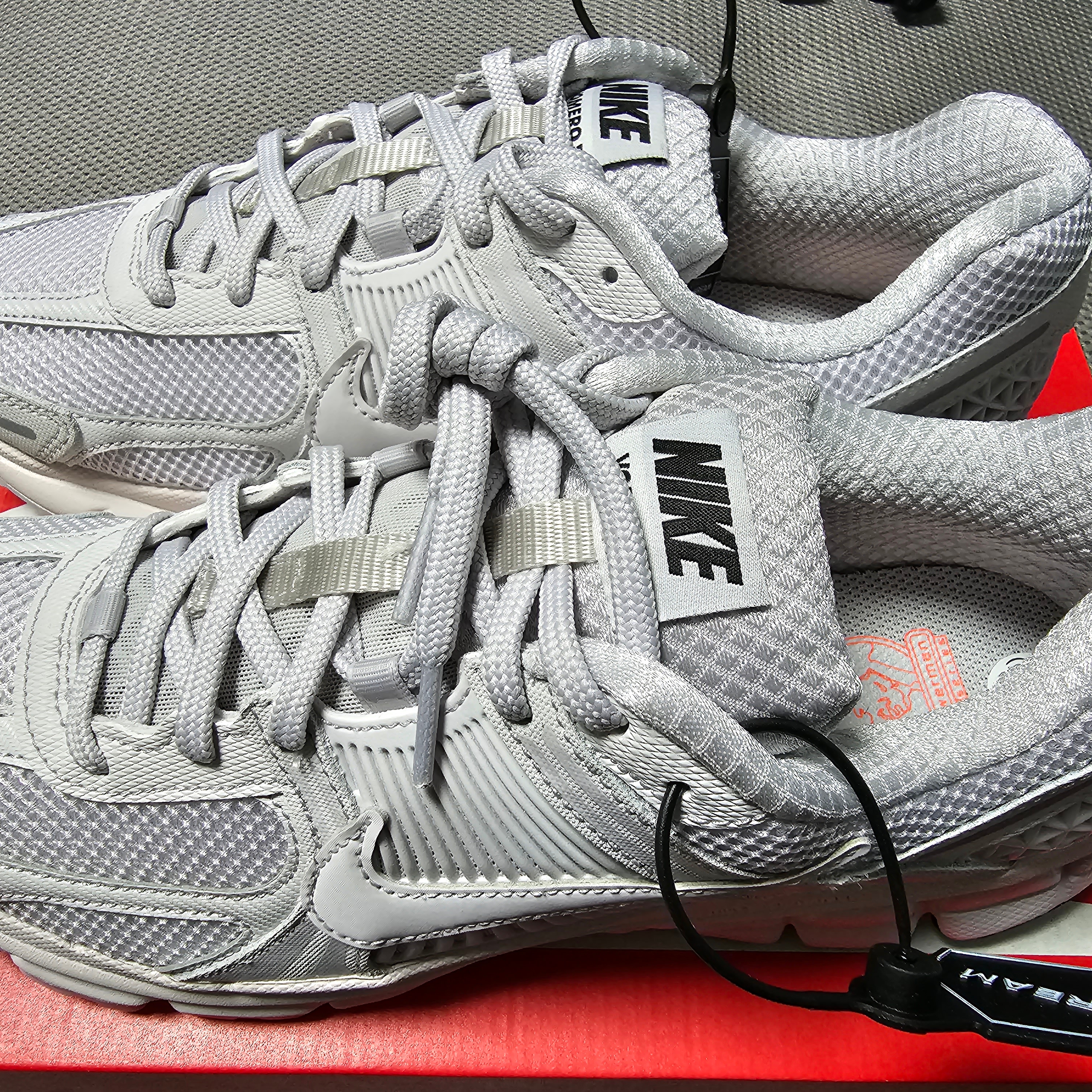 Nike Zoom Vomero 5 SP Vast Grey 2023 착용 스타일 - 1