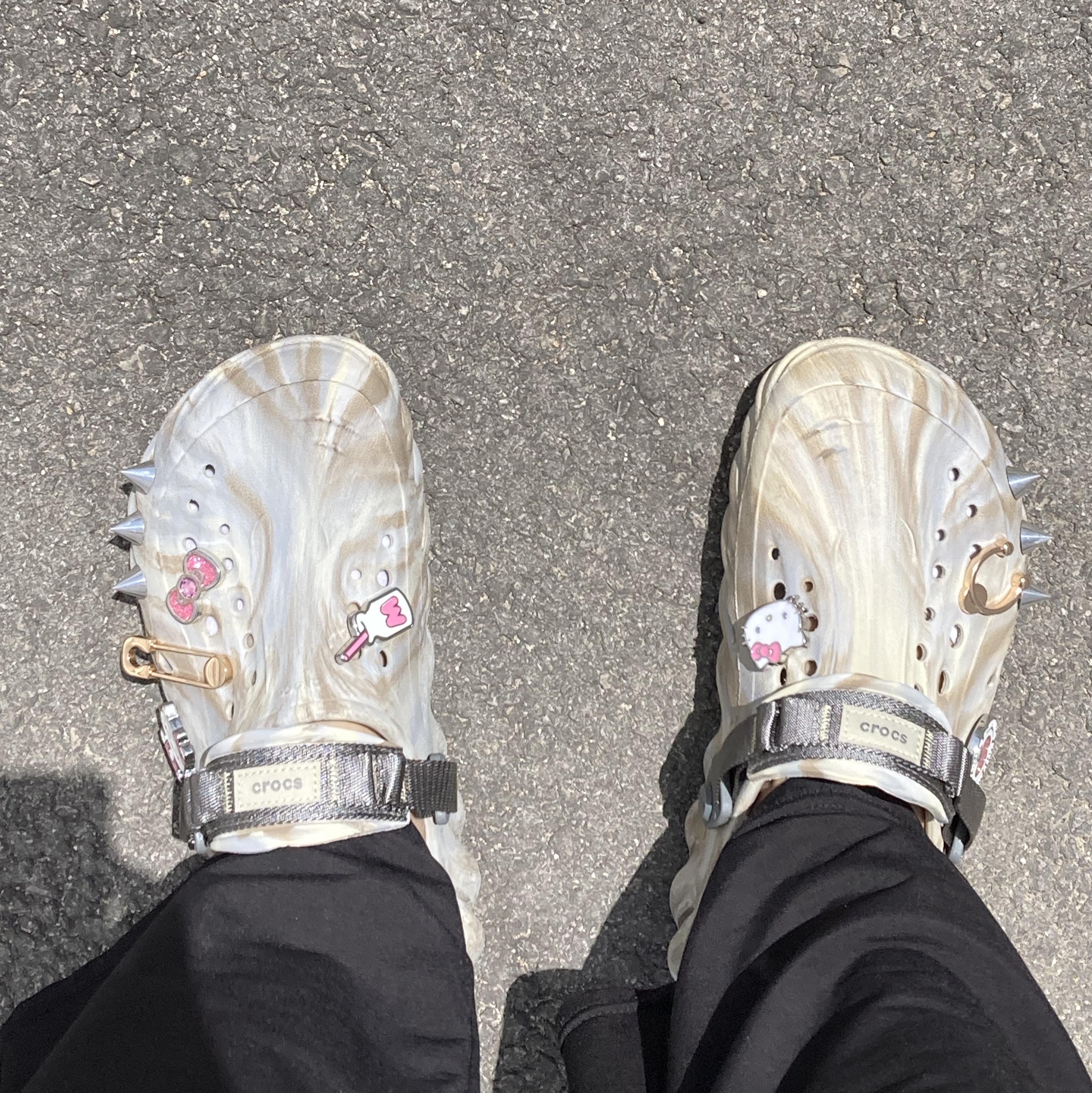 Crocs Echo Marbled Clog Bone Multi 착용 스타일 - 1