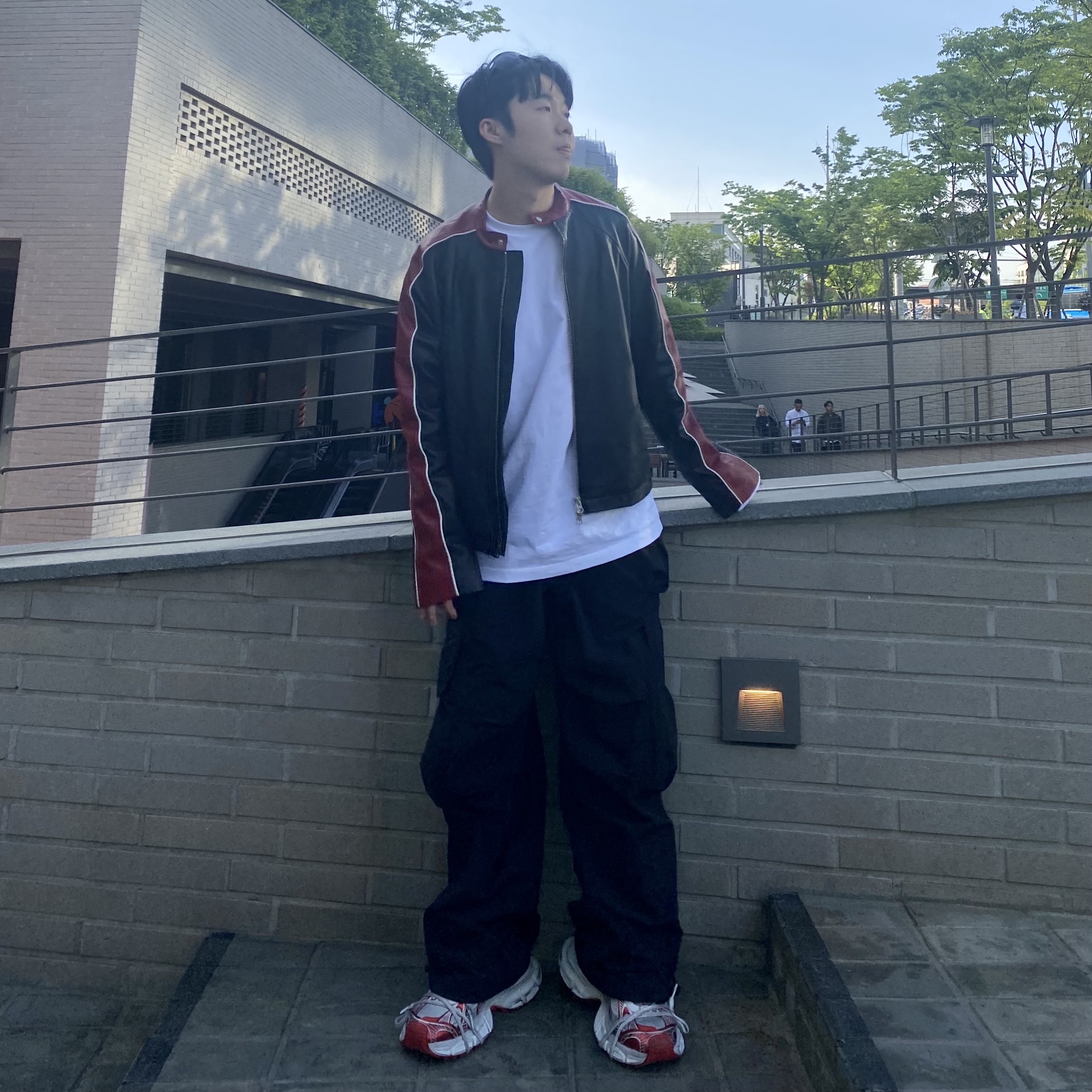 Balenciaga 3XL Sneakers White Red 착용 스타일 - 2