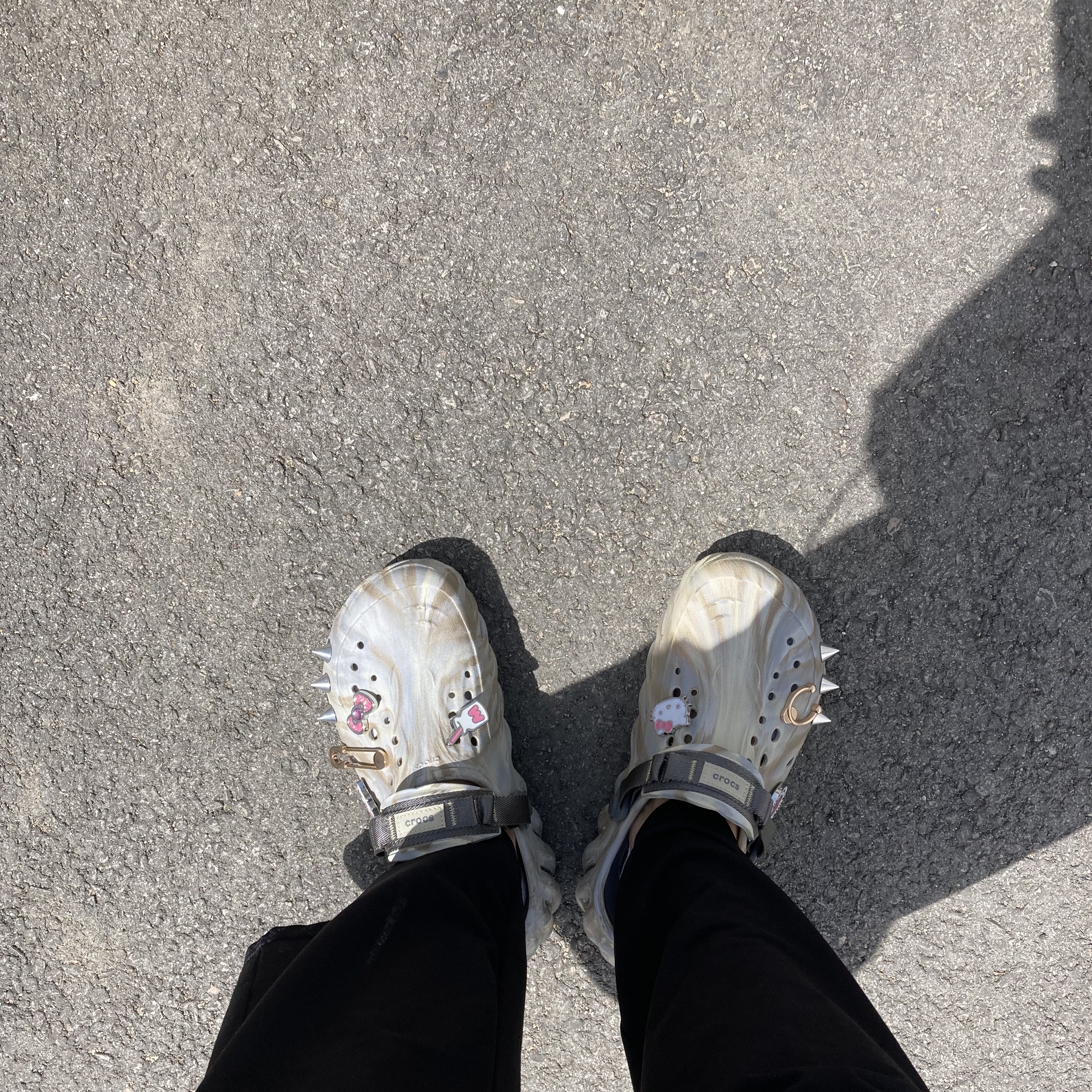 Crocs Echo Marbled Clog Bone Multi 착용 스타일 - 2