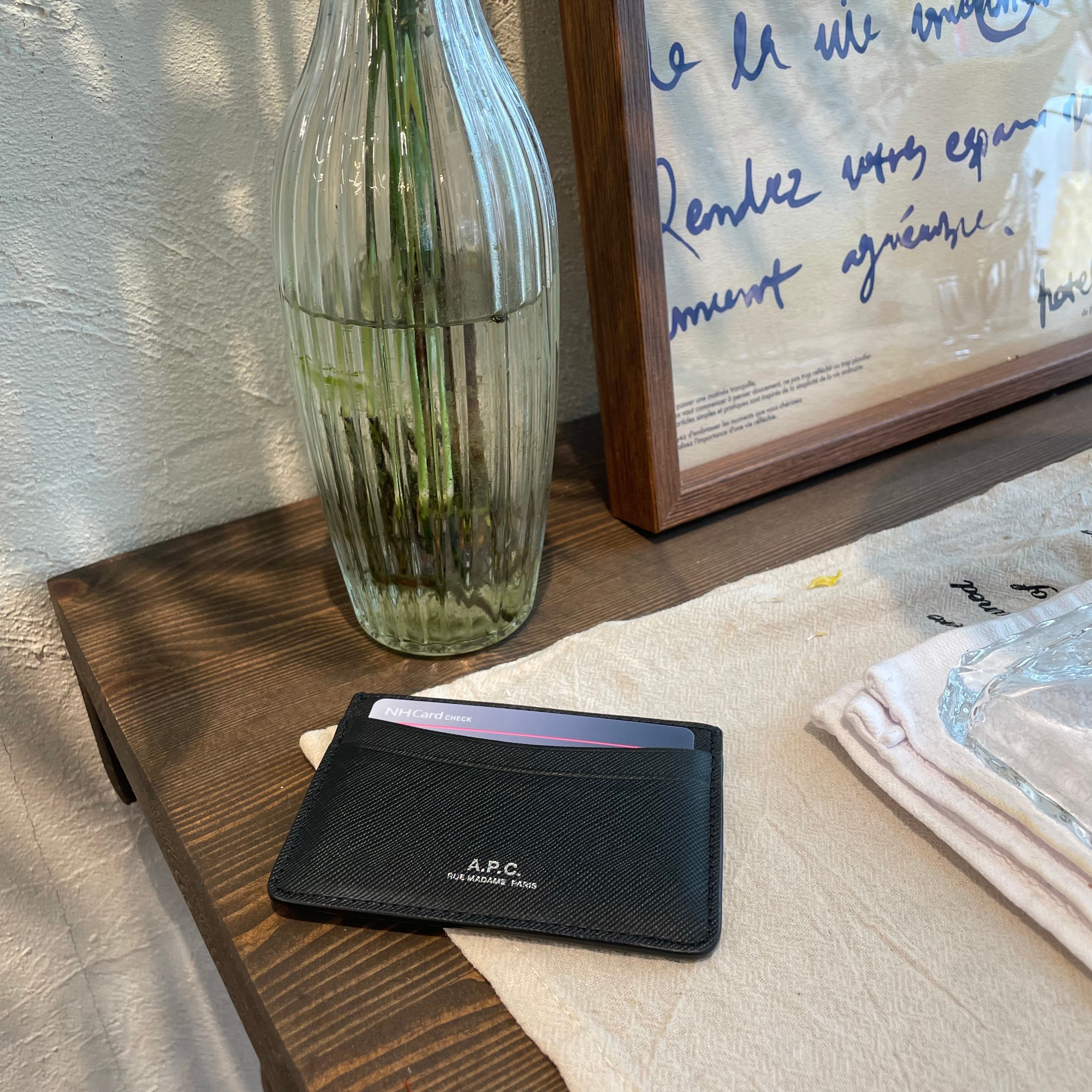 A.P.C. Andre Card Holder Black 착용 스타일