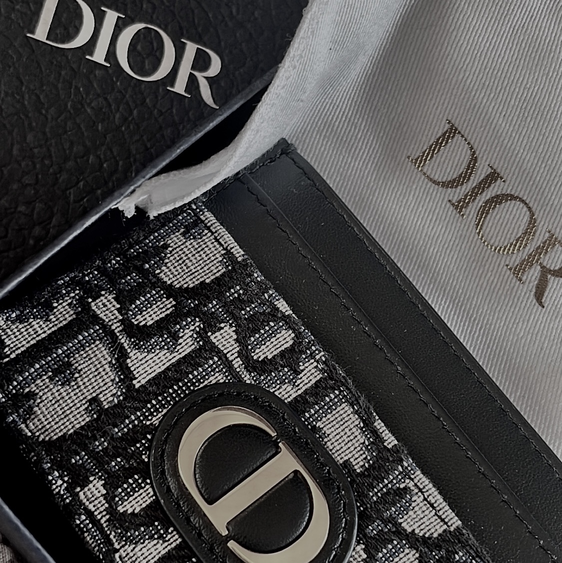 Dior 30 Montaigne Five Slot Card Holder Blue Dior Oblique Jacquard 착용 스타일 - 2