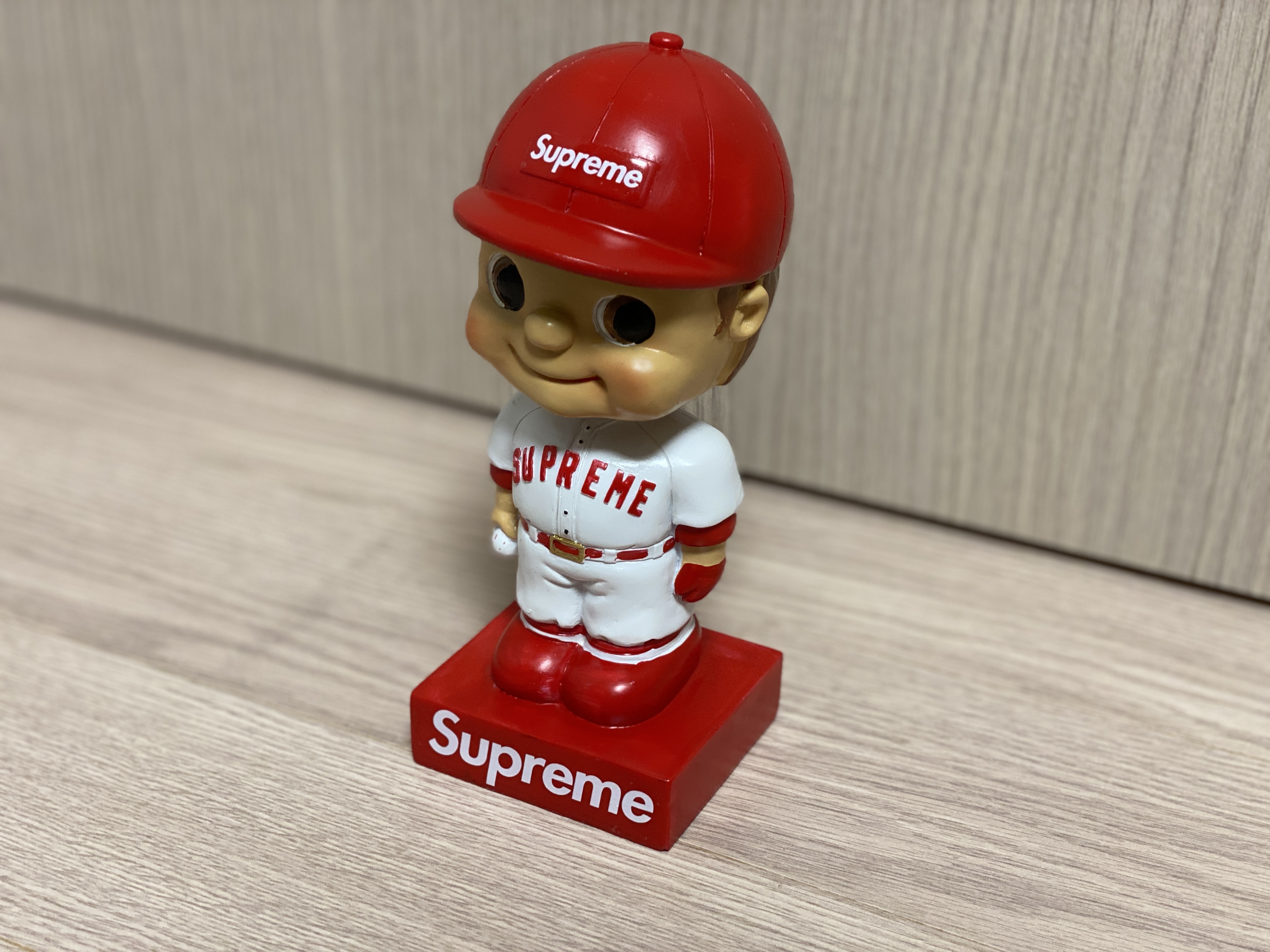 Supreme Bobblehead Red - 23SS 착용 스타일 - 1