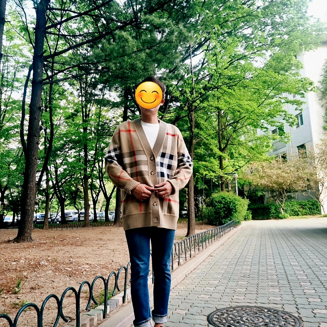 (W) Burberry Check Technical Wool Jacquard Cardigan Archive Beige, Nike Dunk Low Retro PRM Halloween 착용 스타일