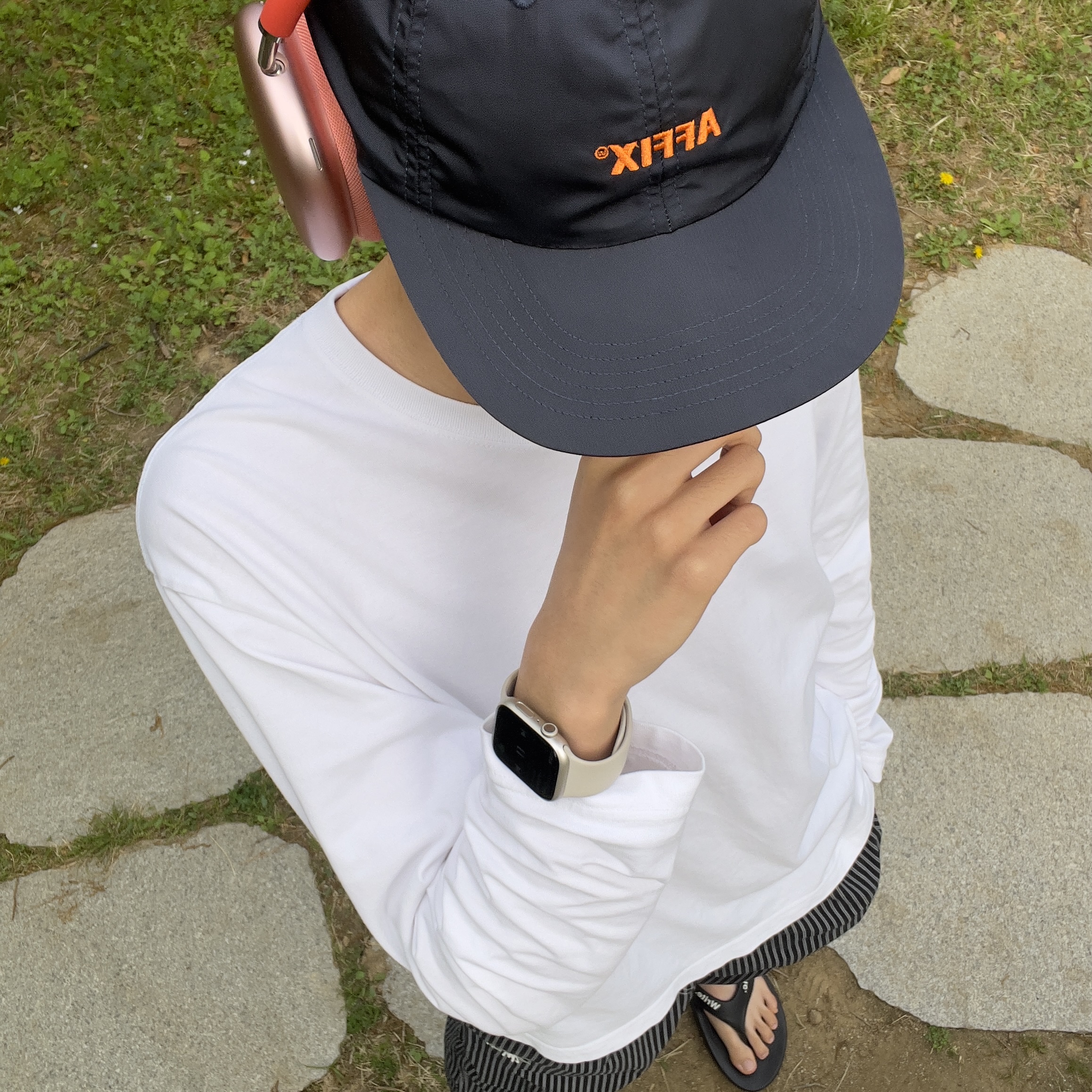 Oofos x Takahiromiyashita The Soloist The Soloist's Way Of Life Flip-Flop Black White, Apple AirPods Max Lightning Pink (Korean Ver.) 착용 스타일 - 2
