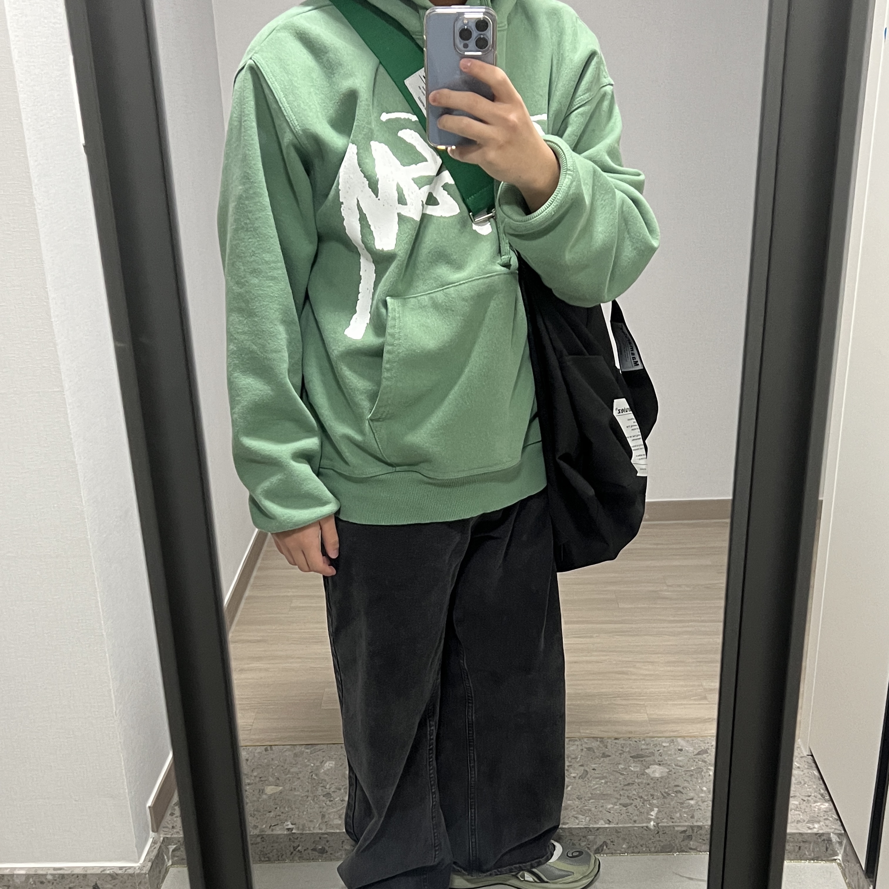 Stussy Big Stock Hoodie Green, Asics Jog 100 S Sheet Rock - 2E Wide 착용 스타일 - 1
