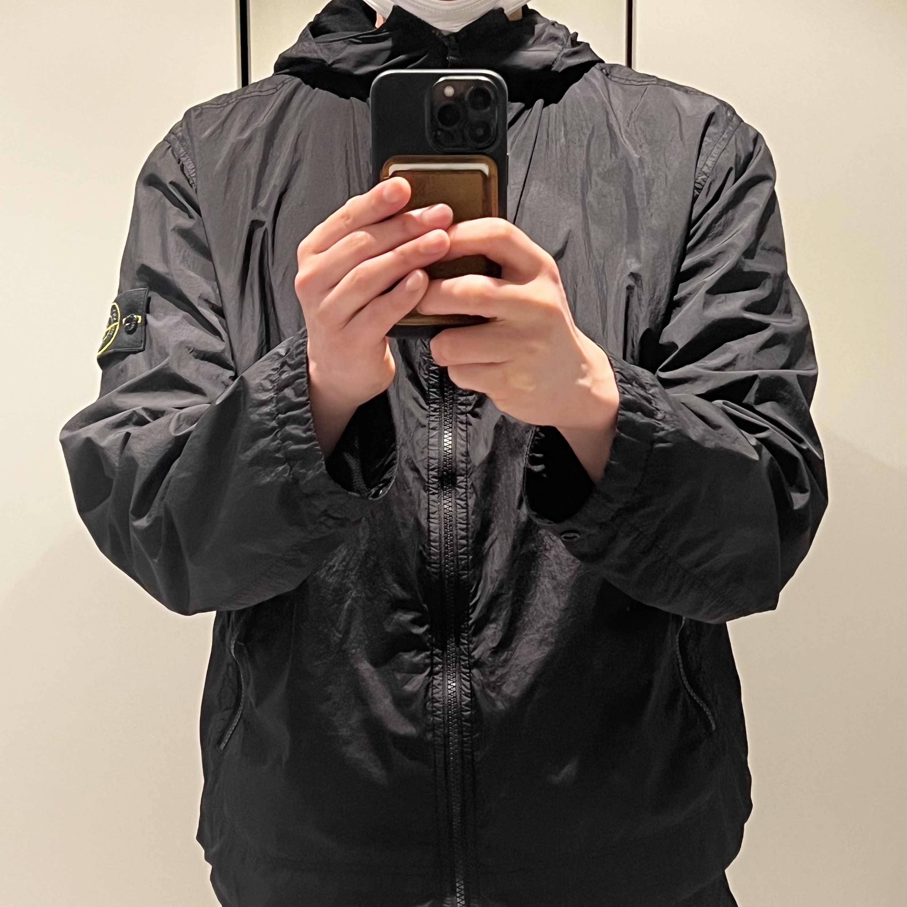 Stone Island 40522 Crinkle Reps Nylon Garment Dyed Hooded Jacket Black - 23SS 착용 스타일