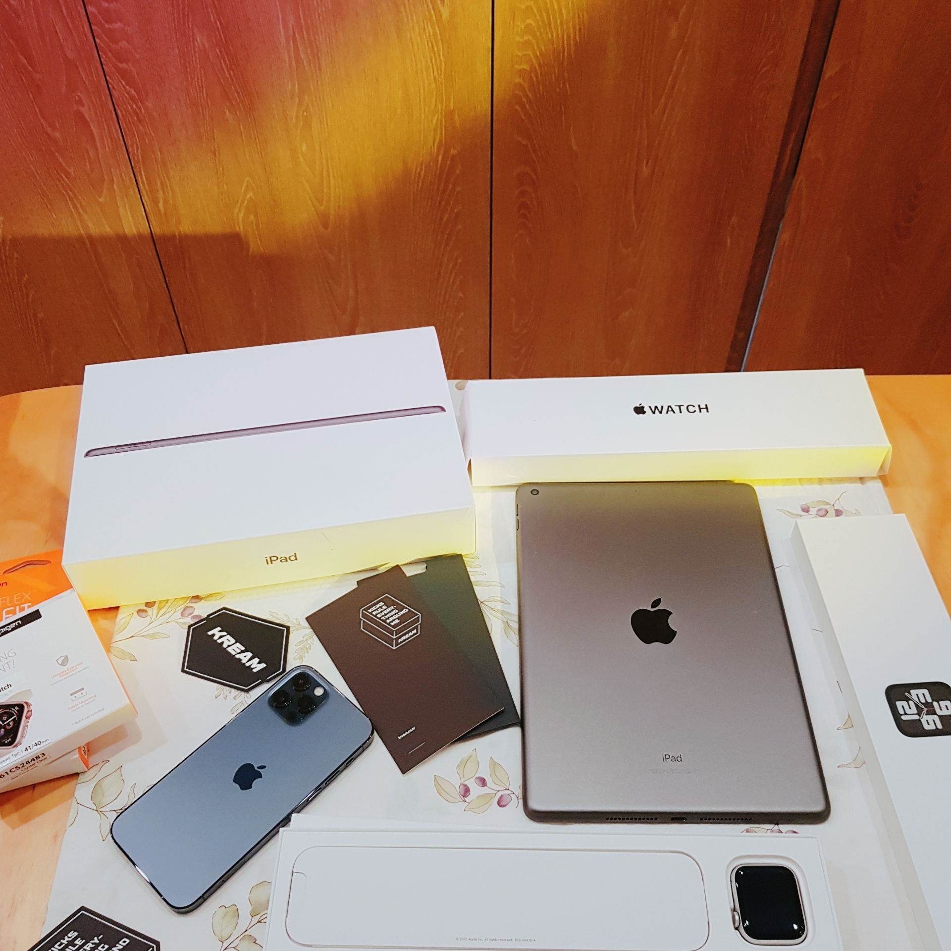 Apple Watch SE 40mm GPS Silver Aluminum Case with Sport Band White (Korean Ver.) 착용 스타일