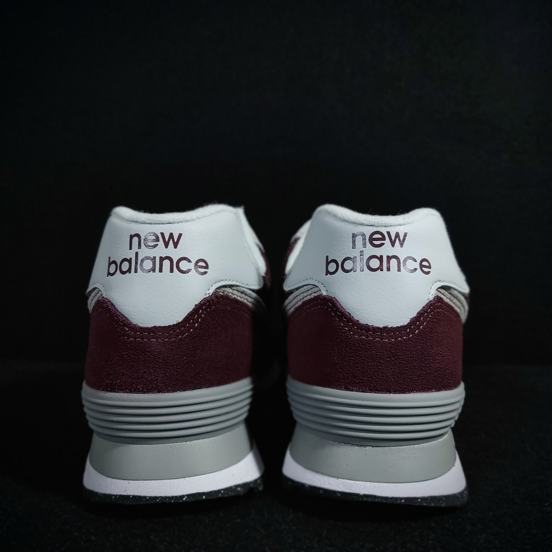 New Balance 574 Burgundy - D Standard 착용 스타일 - 3