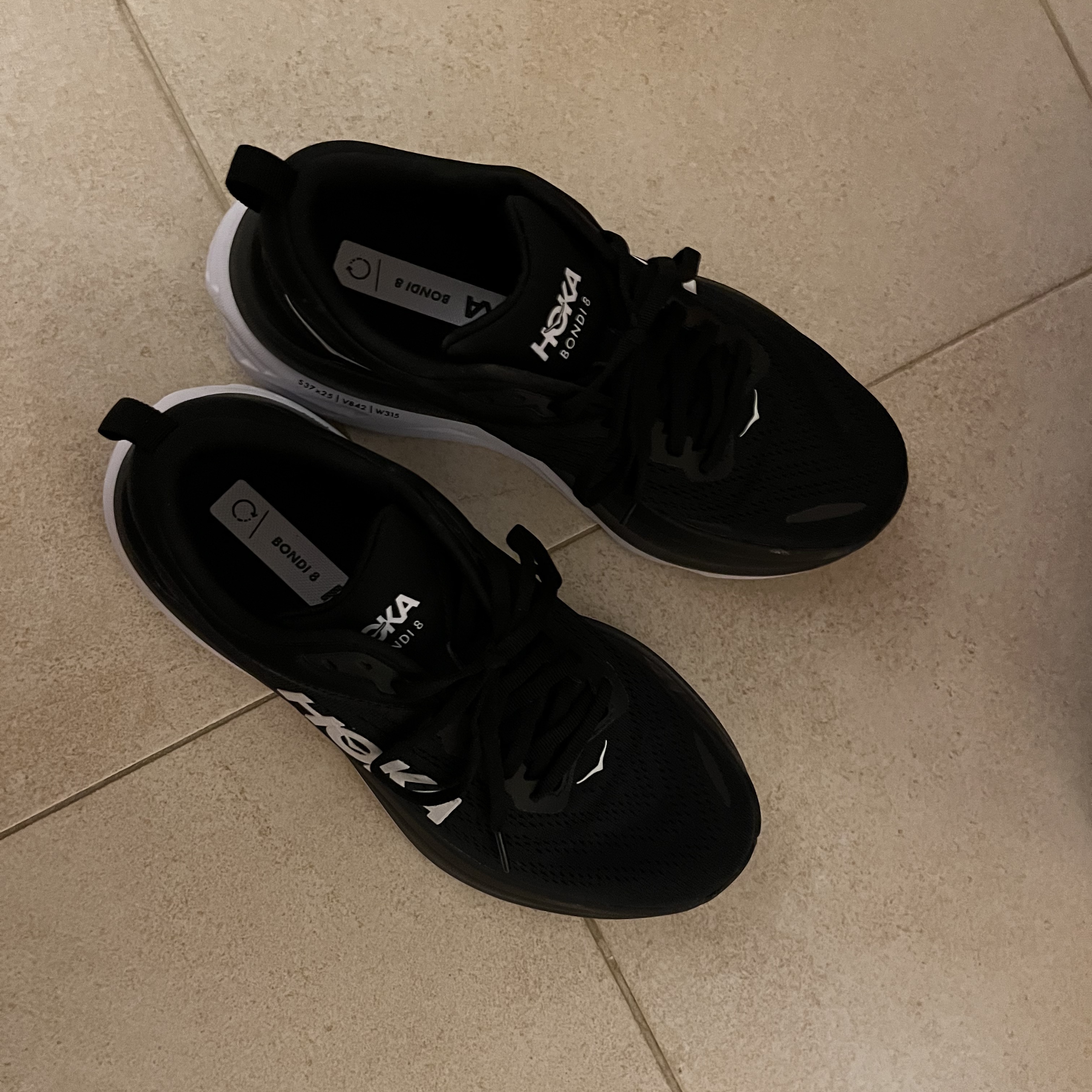 Hoka Bondi 8 Black White - Wide 착용 스타일 - 3