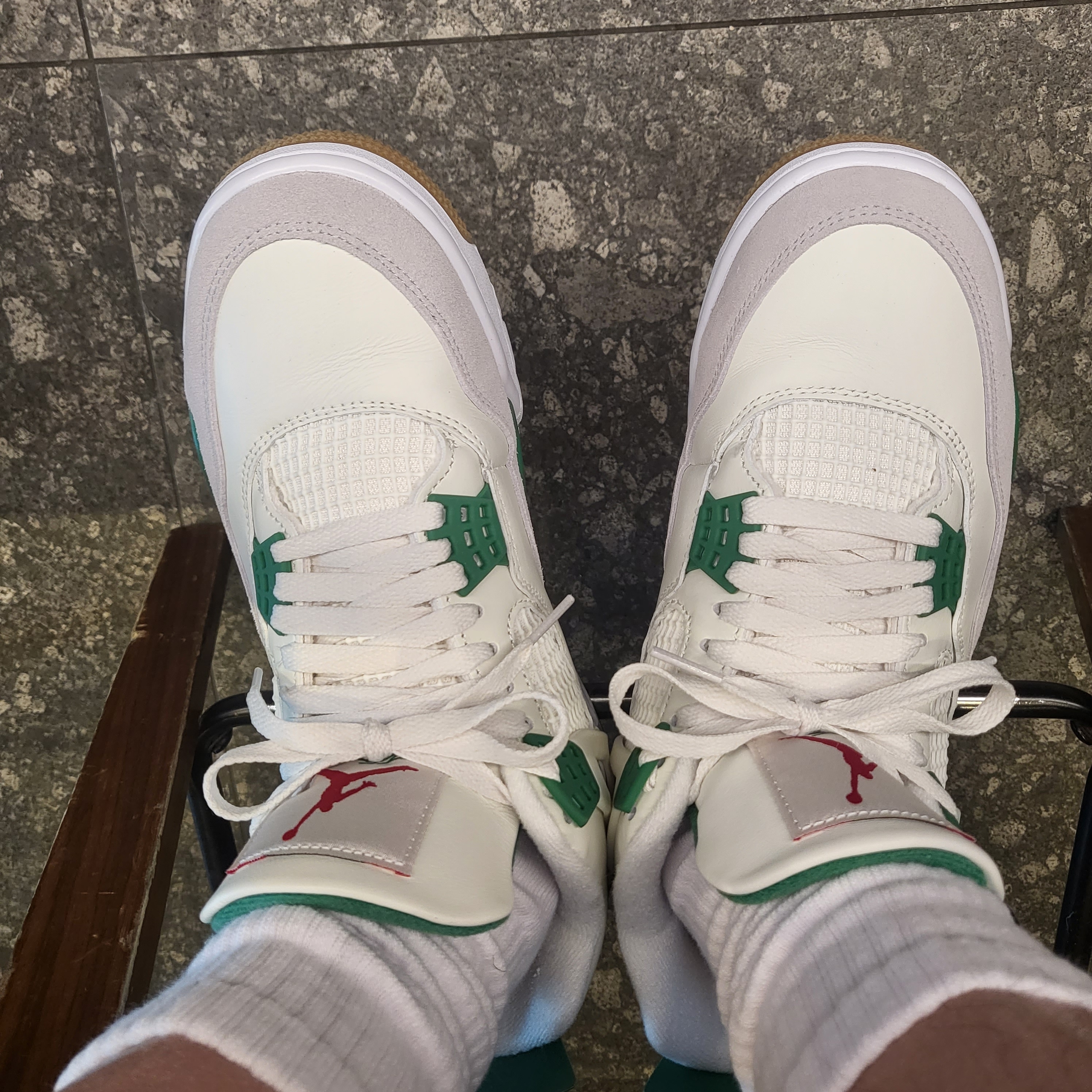 Jordan 4 x Nike SB Retro SP Pine Green 착용 스타일 - 1