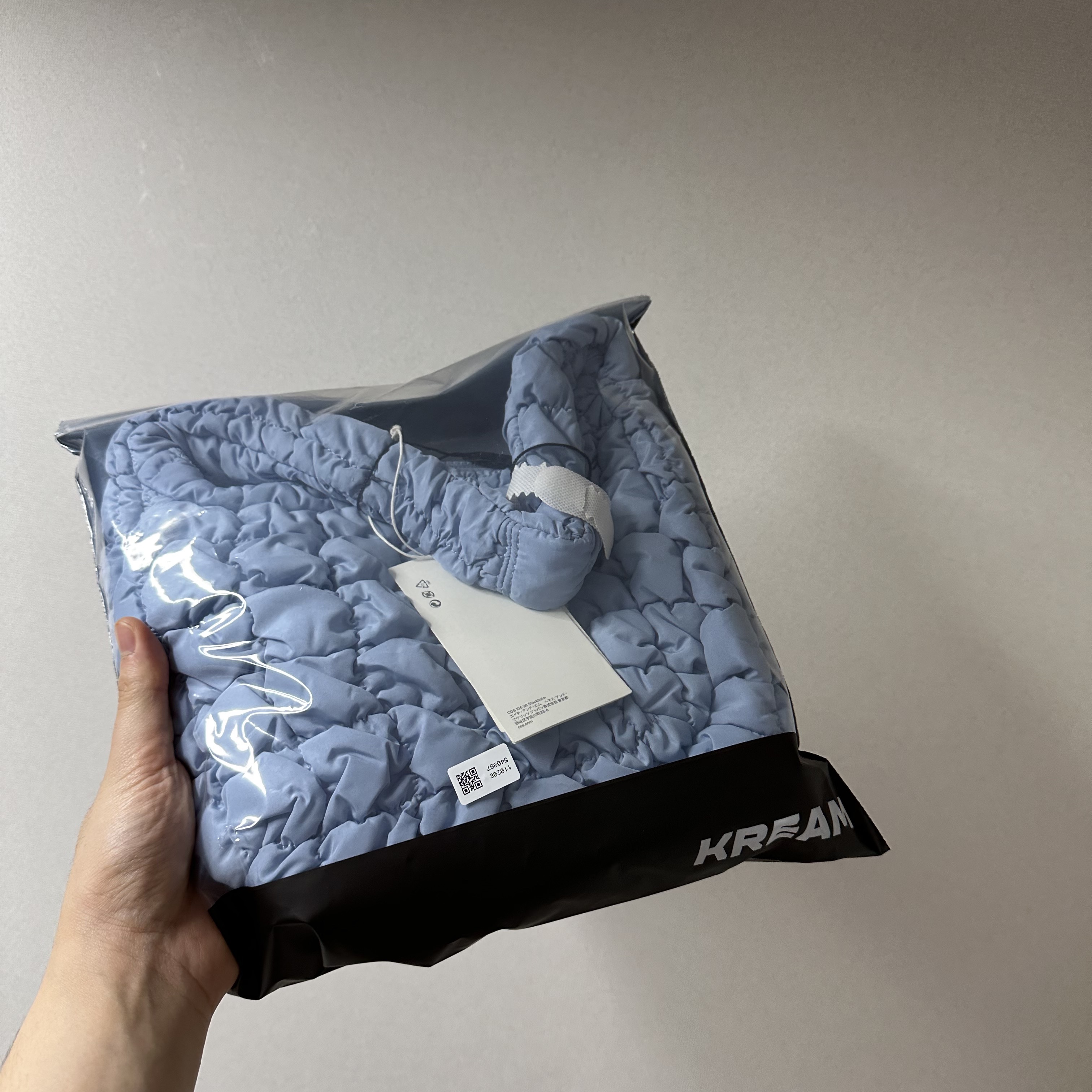 COS Quilted Mini Bag Light Blue 착용 스타일