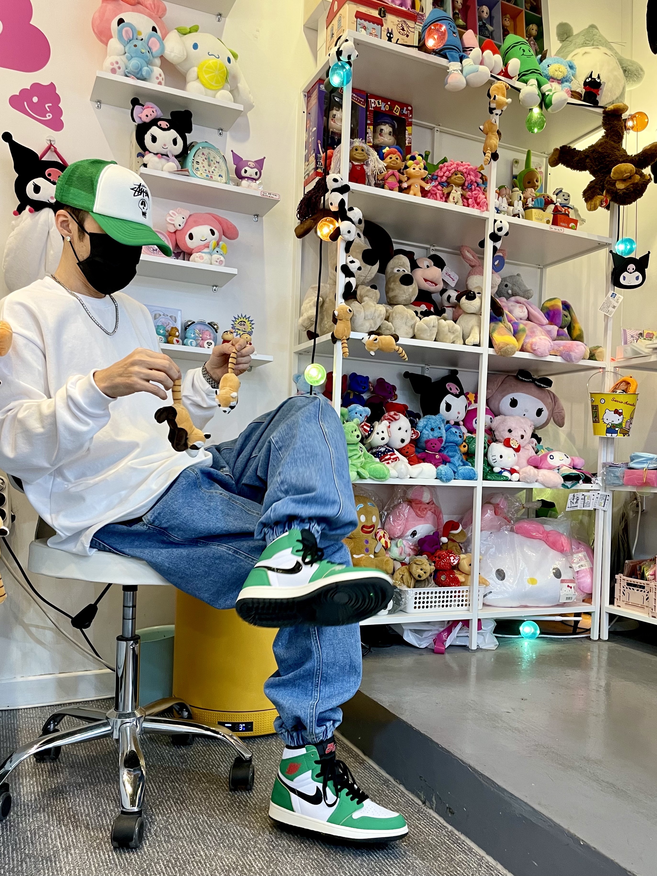 Stussy Skull Mesh Trucker Cap Green, (W) Jordan 1 Retro High OG Lucky Green 착용 스타일