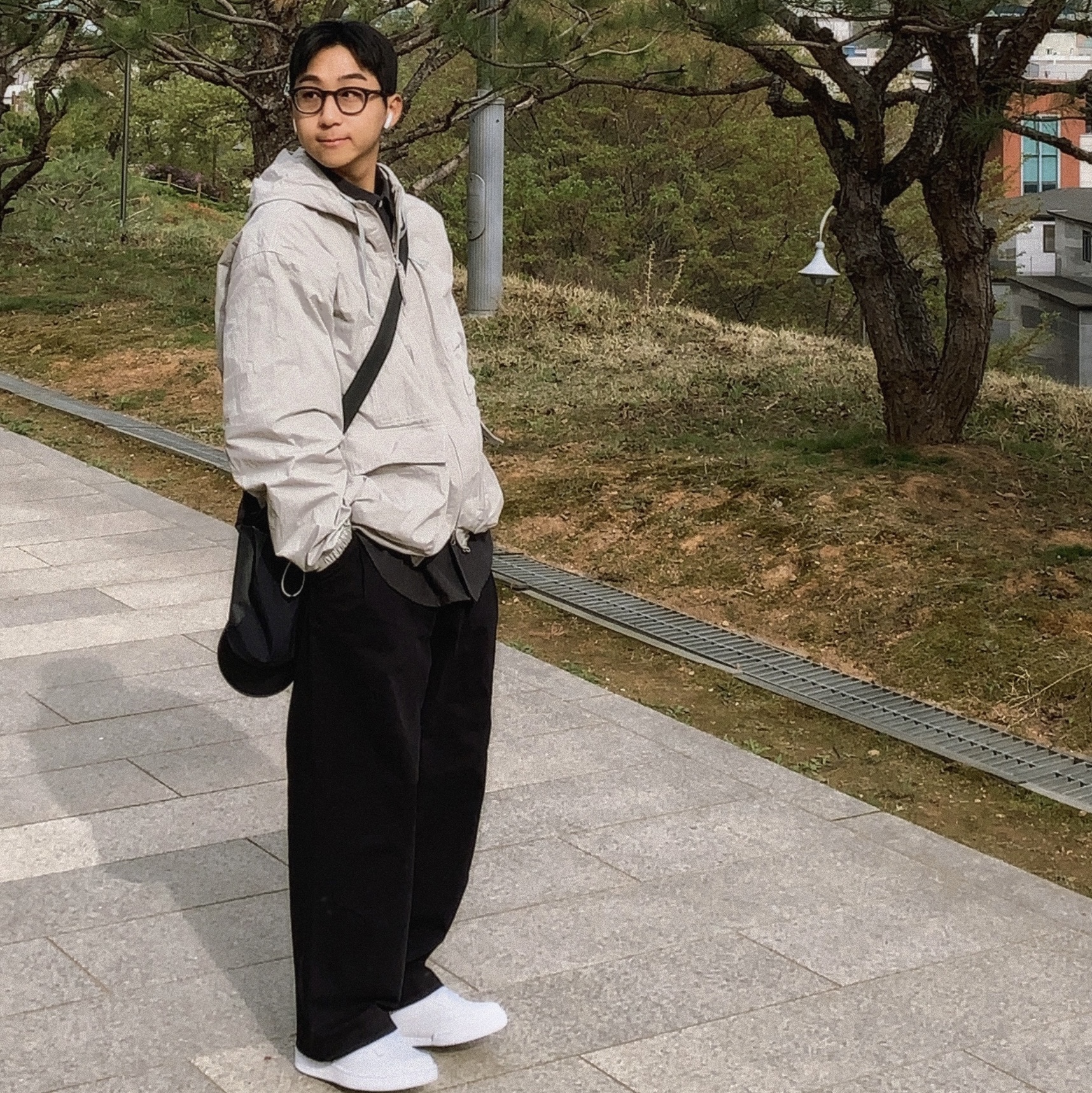 리복 클럽씨 85 화이트 그린 착용 스타일 - 2