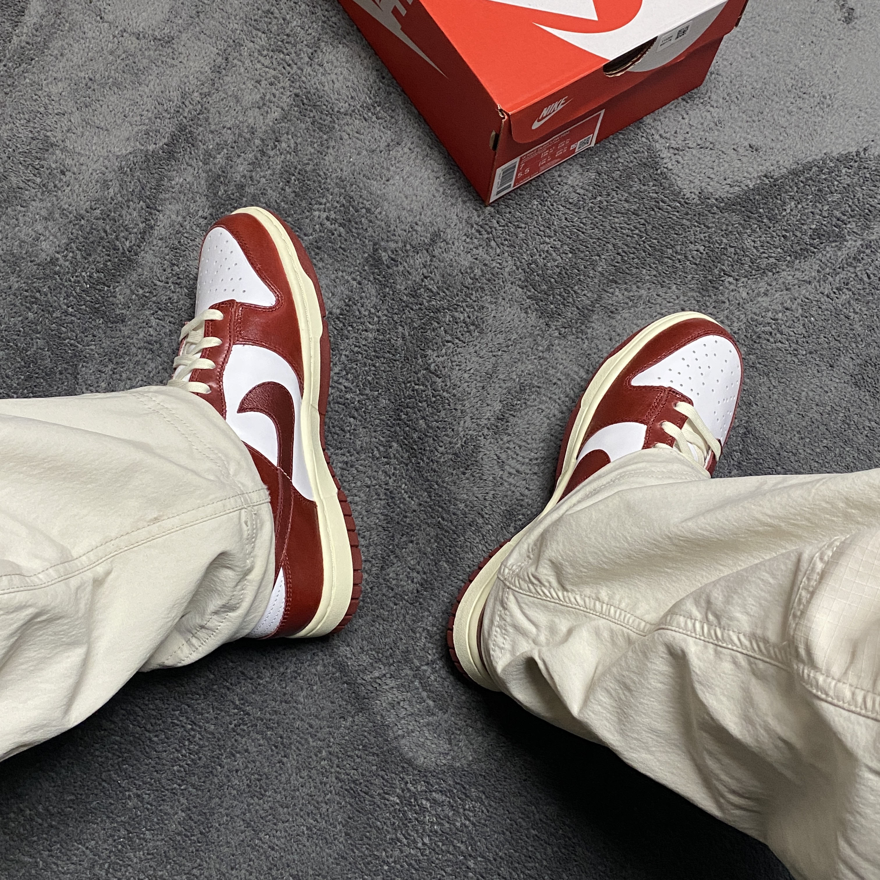 (W) Nike Dunk Low Retro PRM Team Red and White, Nike Dunk Low SP Kentucky 2022 착용 스타일 - 1