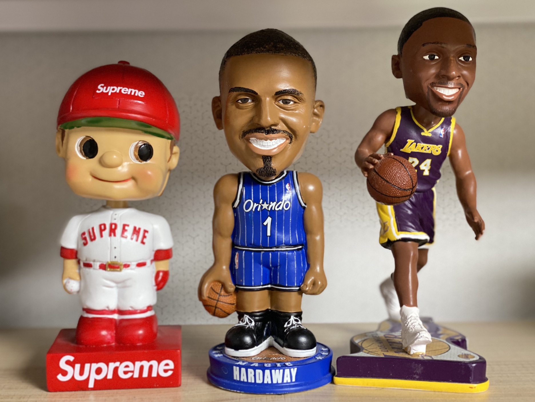 Supreme Bobblehead Red - 23SS 착용 스타일 - 2