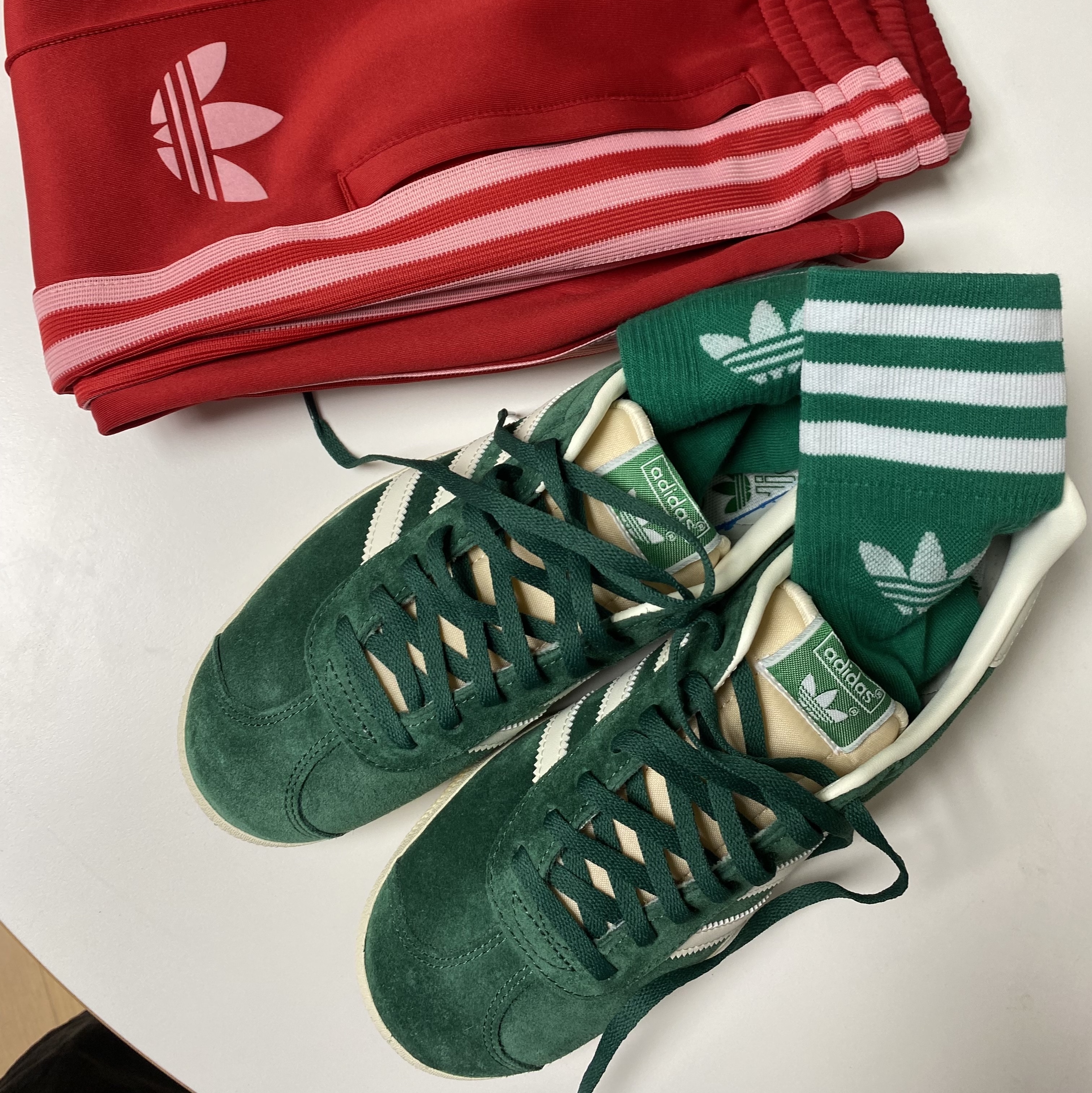 Adidas Gazelle Dark Green Cream White 착용 스타일