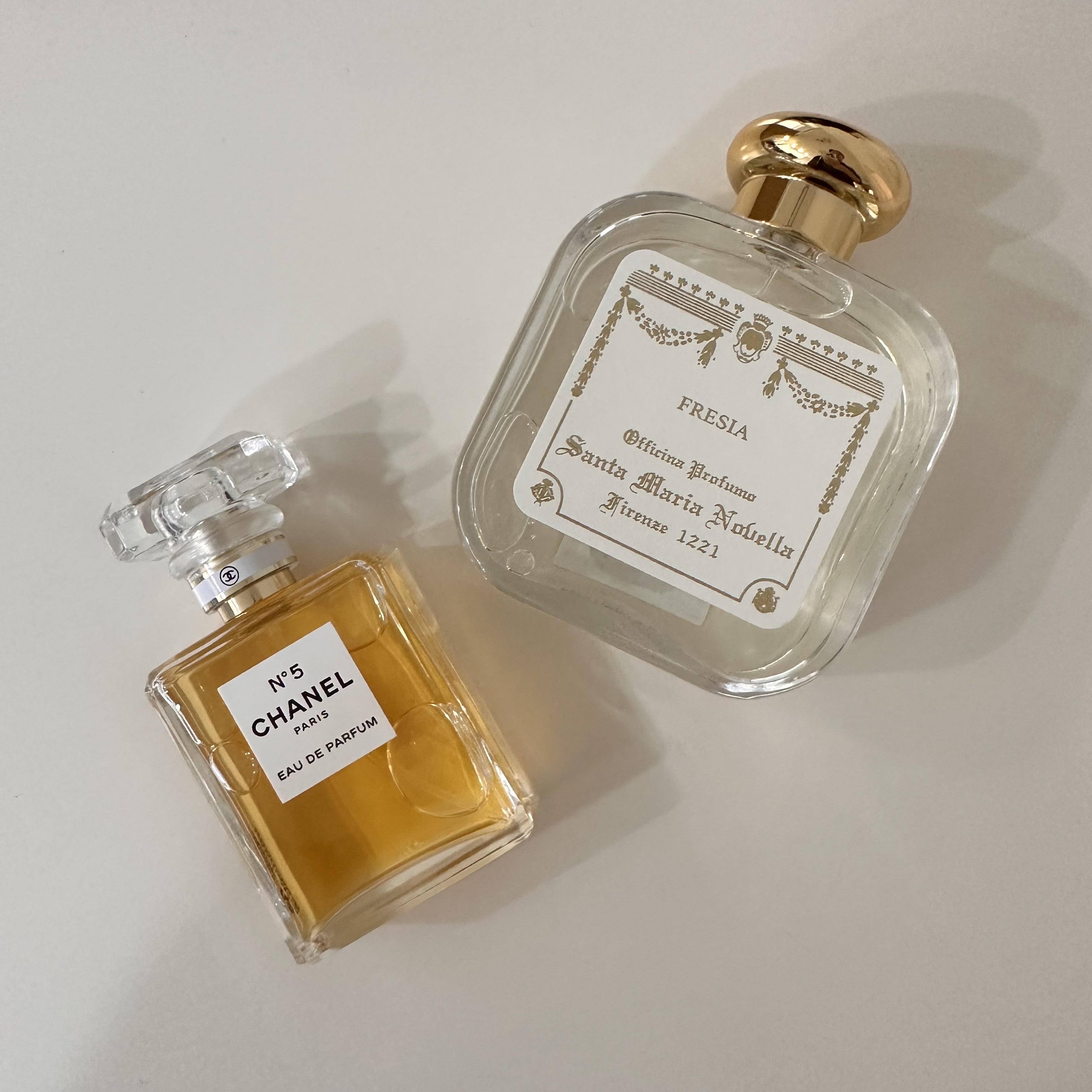 Chanel No.5 Eau De Parfum 35ml, Santa Maria Novella Fresia Eau de Cologne 100ml 착용 스타일