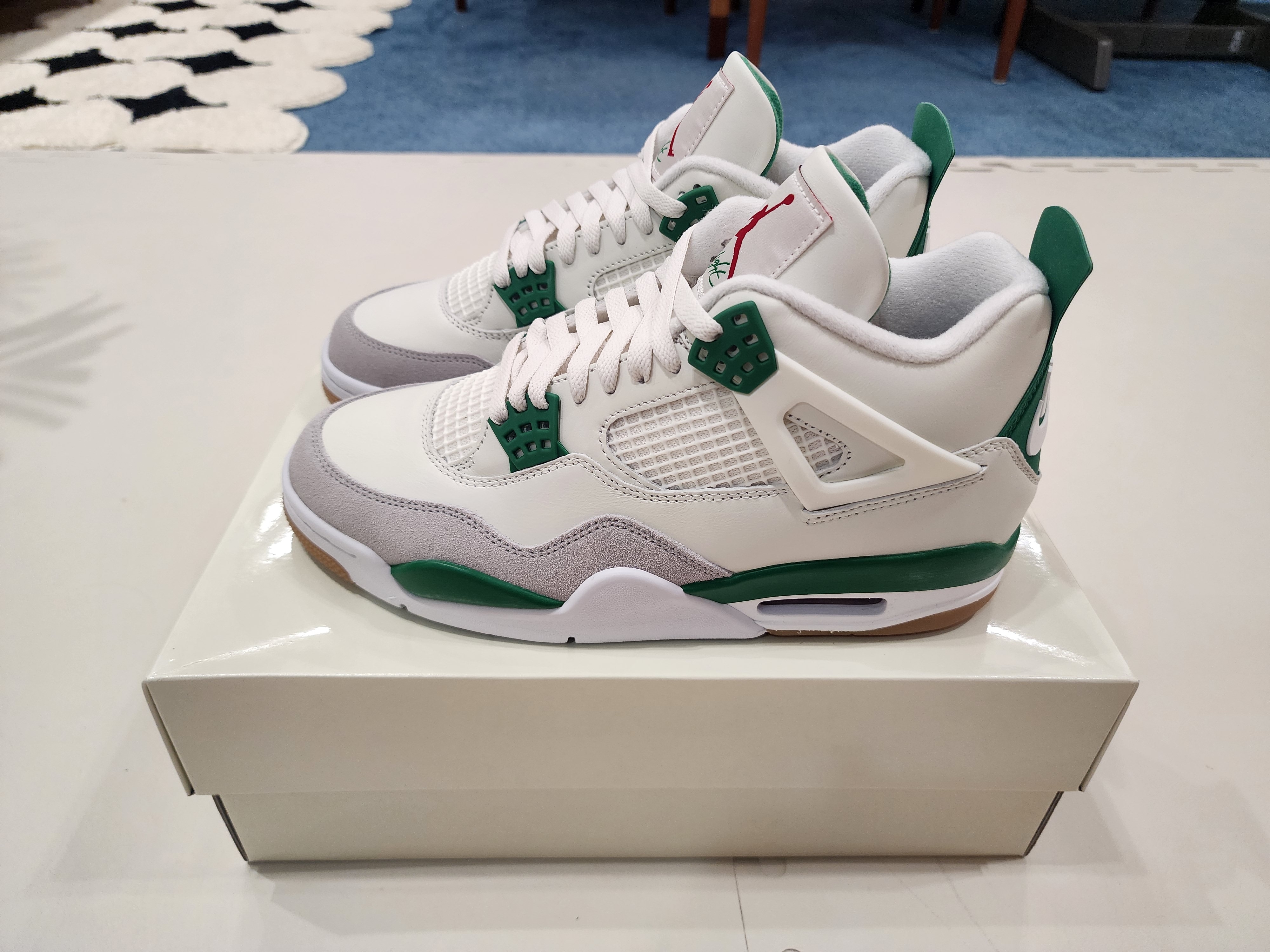 Jordan 4 x Nike SB Retro SP Pine Green 착용 스타일