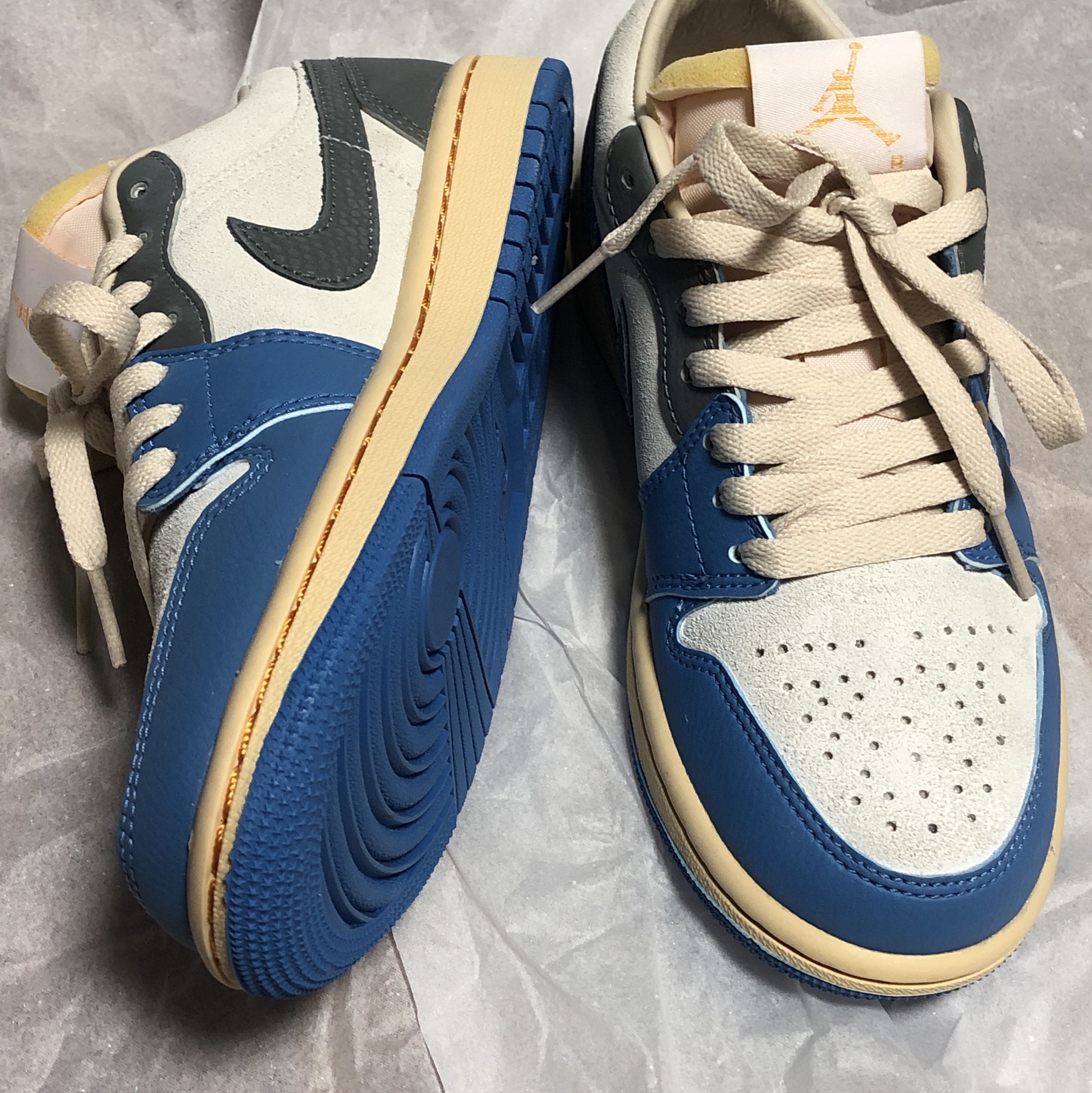 Jordan 1 Low SE Tokyo 96 착용 스타일 - 3