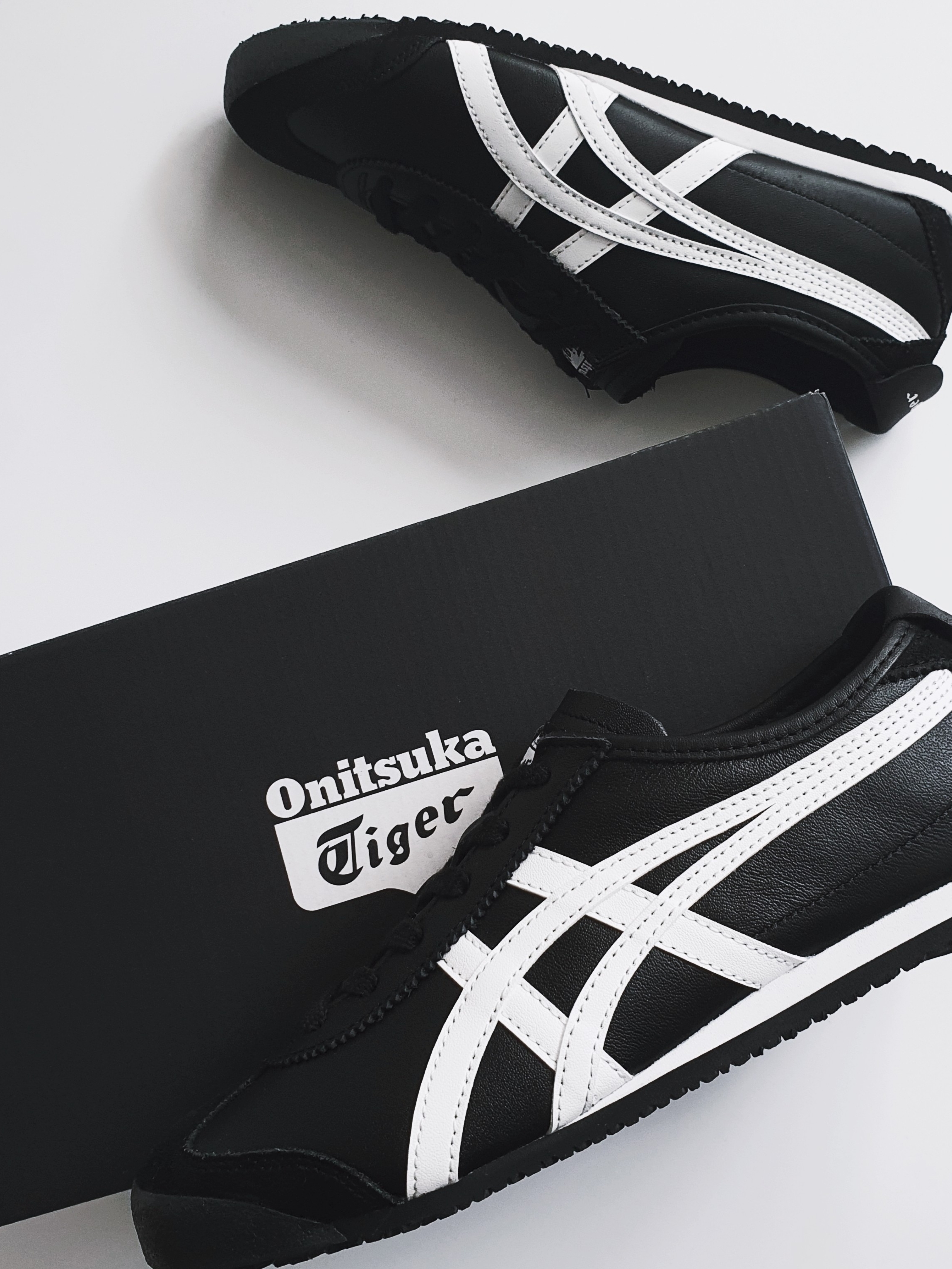 Onitsuka Tiger Mexico 66 Black White 착용 스타일 - 2