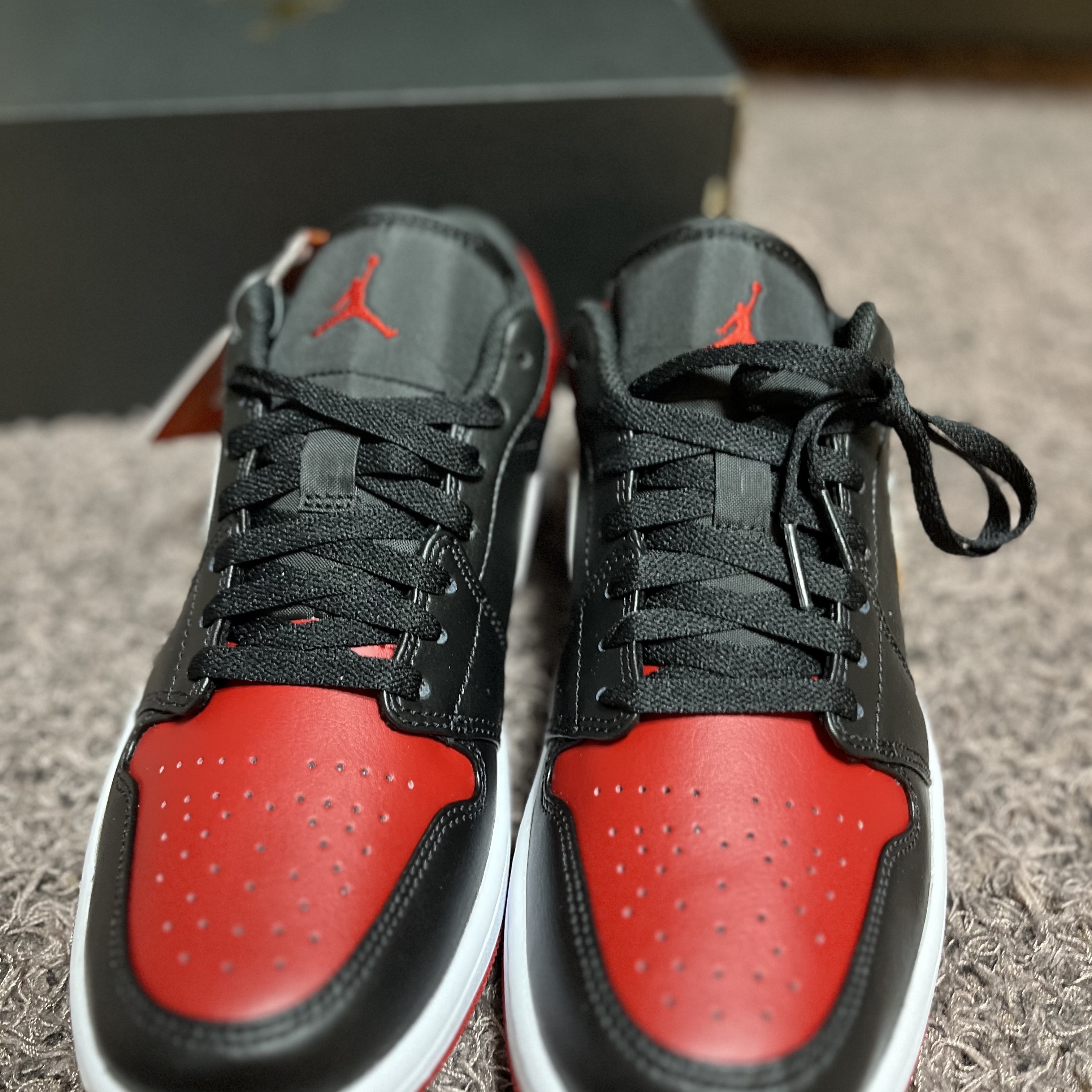 Jordan 1 Low Alternate Bred Toe 착용 스타일 - 1