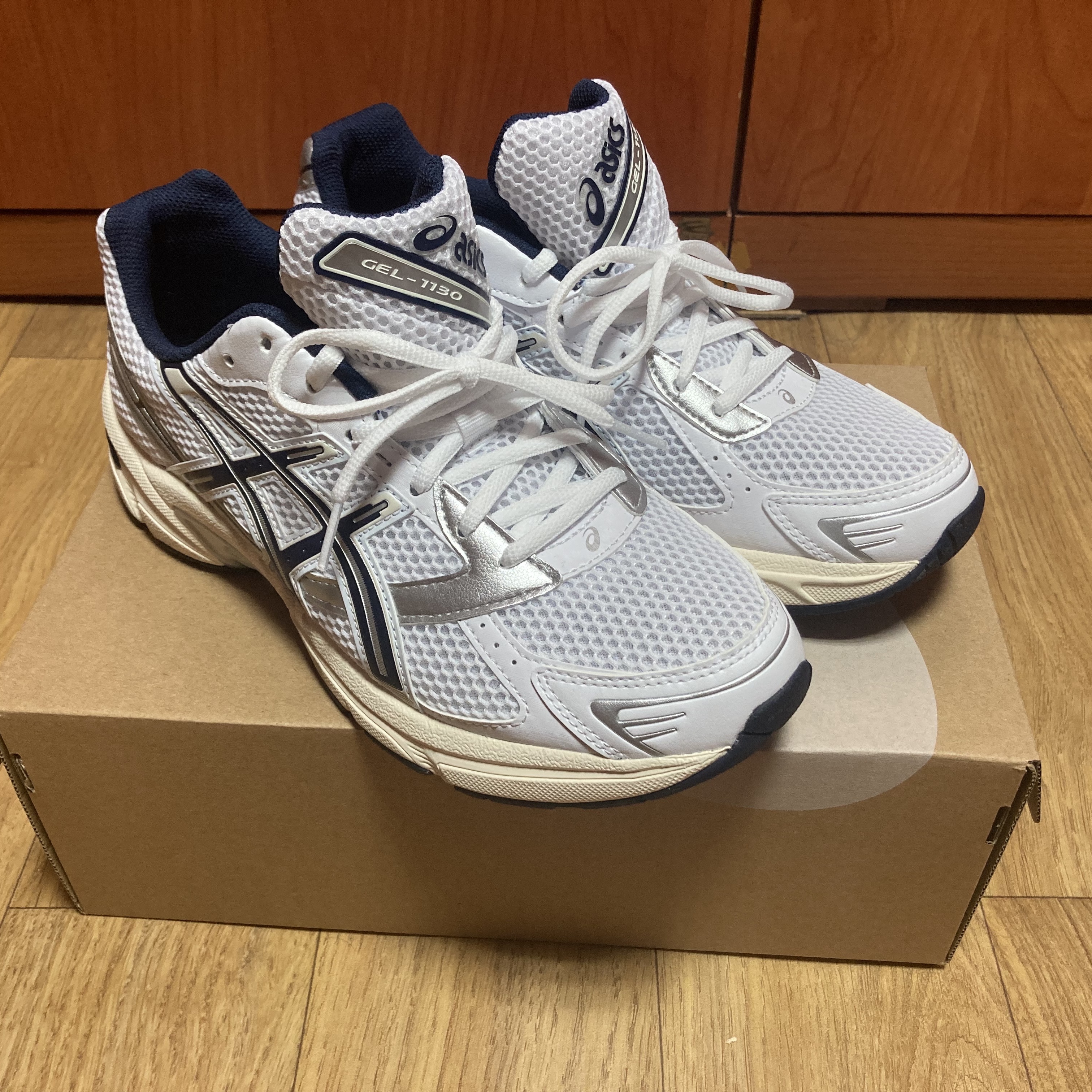 (W) Asics Gel-1130 White Midnight 착용 스타일 - 1