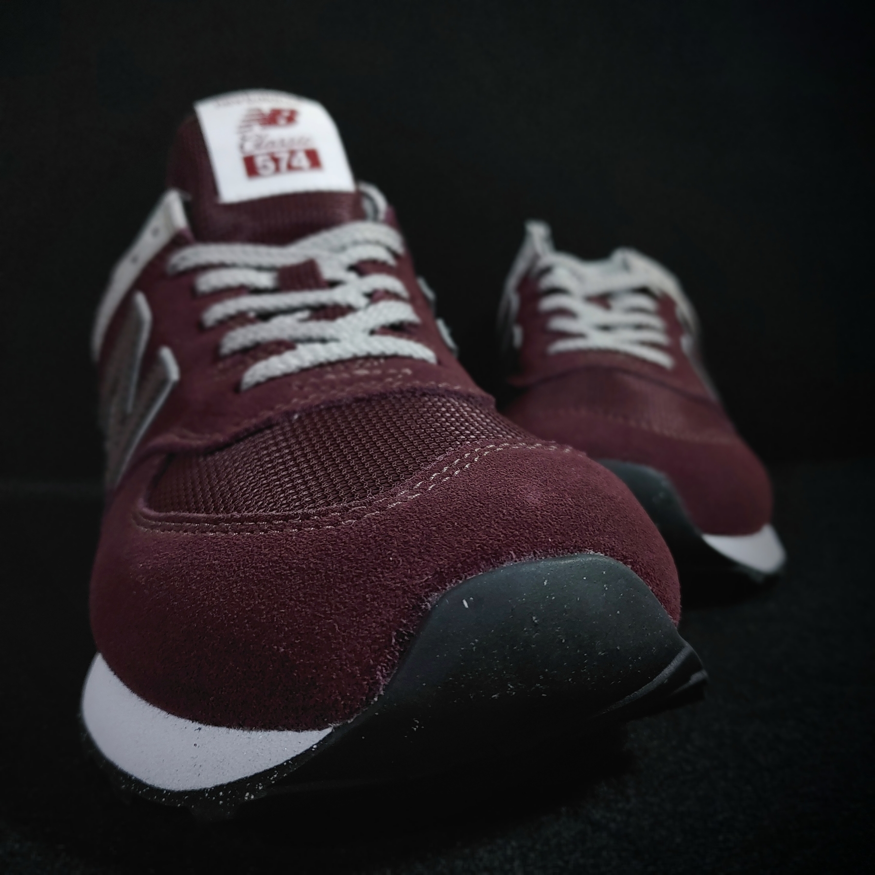 New Balance 574 Burgundy - D Standard 착용 스타일 - 5