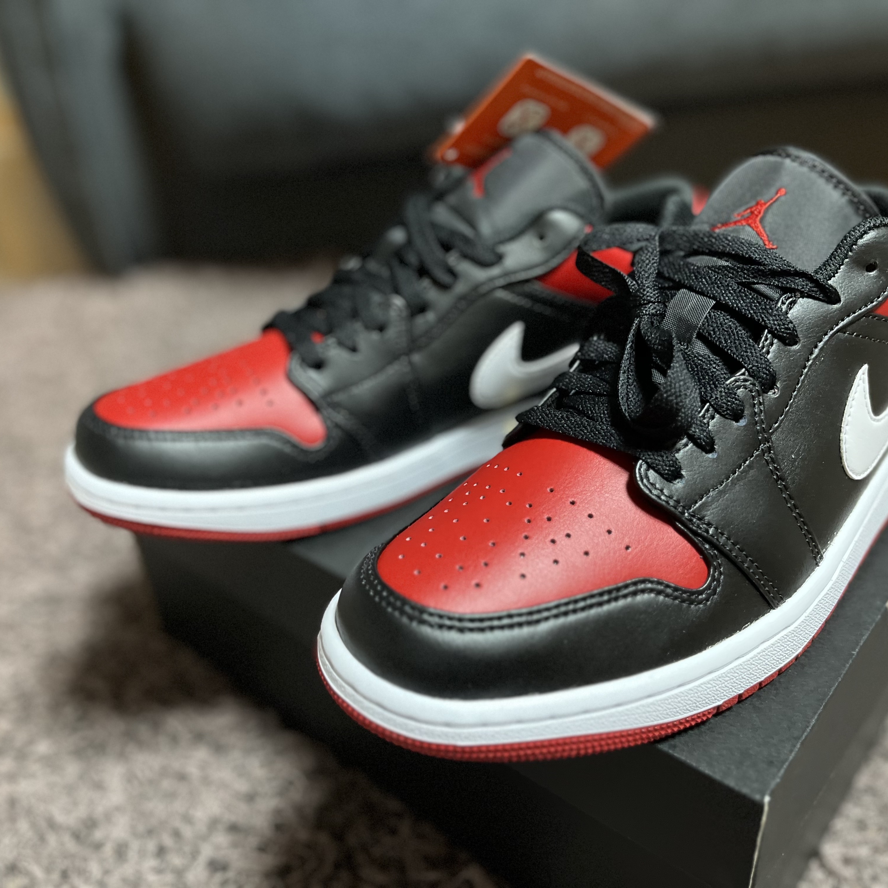 Jordan 1 Low Alternate Bred Toe 착용 스타일 - 4