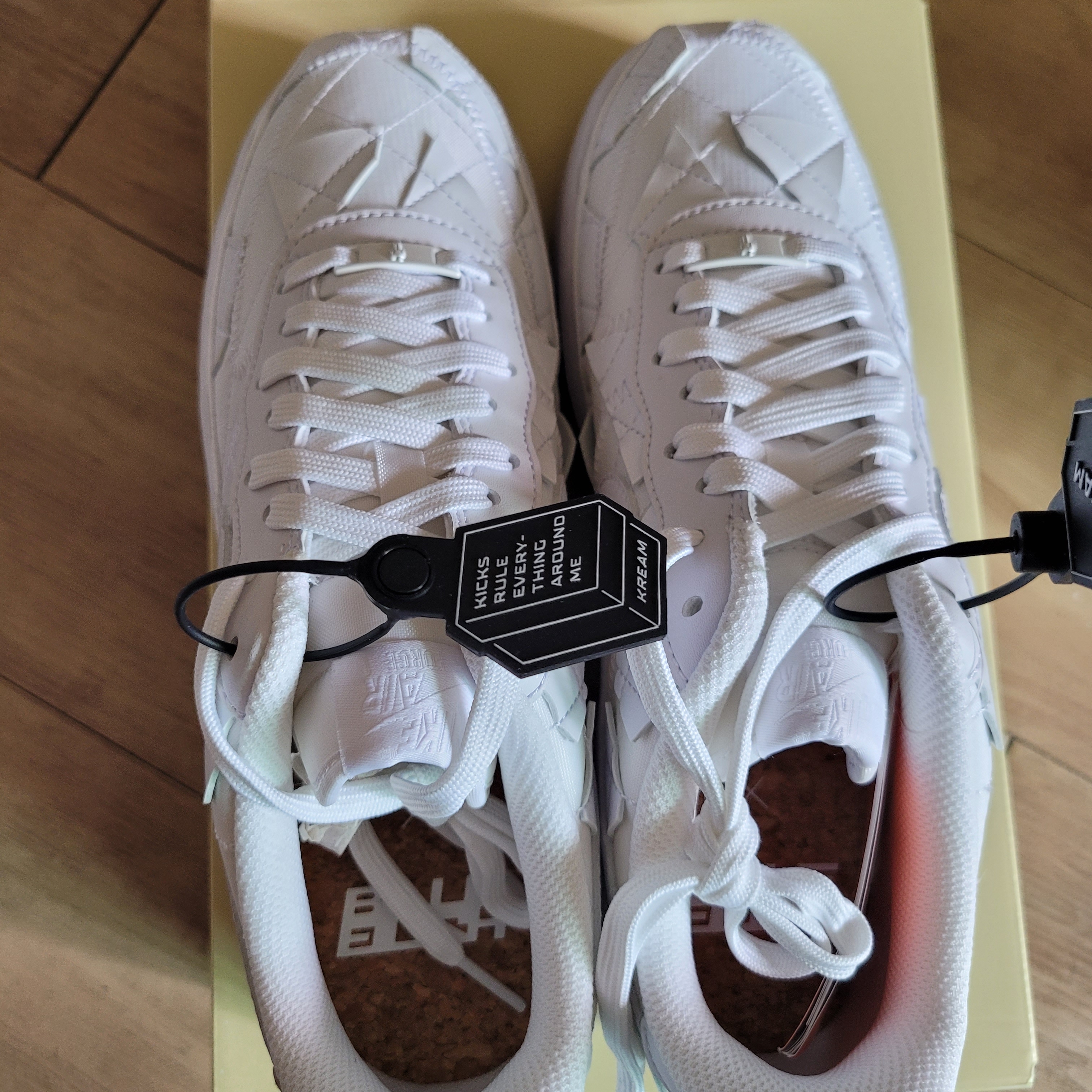 Nike x Billie Eilish Air Force 1 Low SP Triple White 착용 스타일 - 3