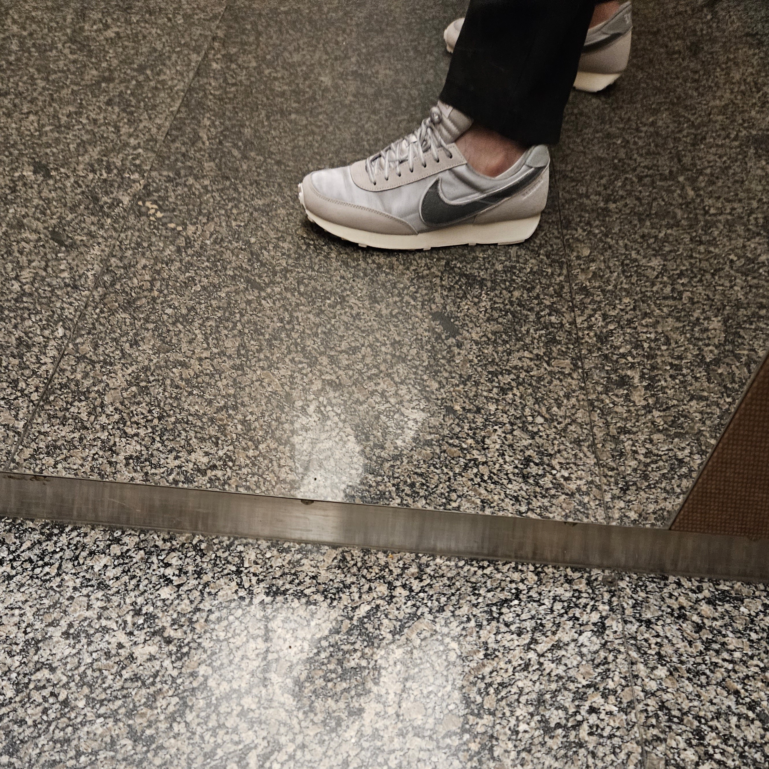 (W) Nike Daybreak SE Light Smoke Grey 착용 스타일