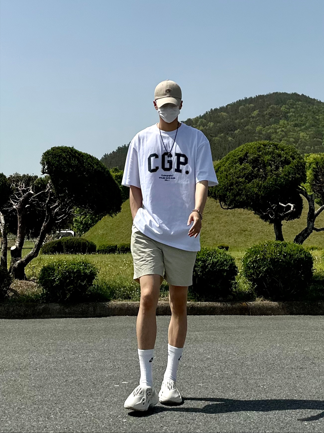 아디다스 이지 폼 러너 샌드 착용 스타일 - 5